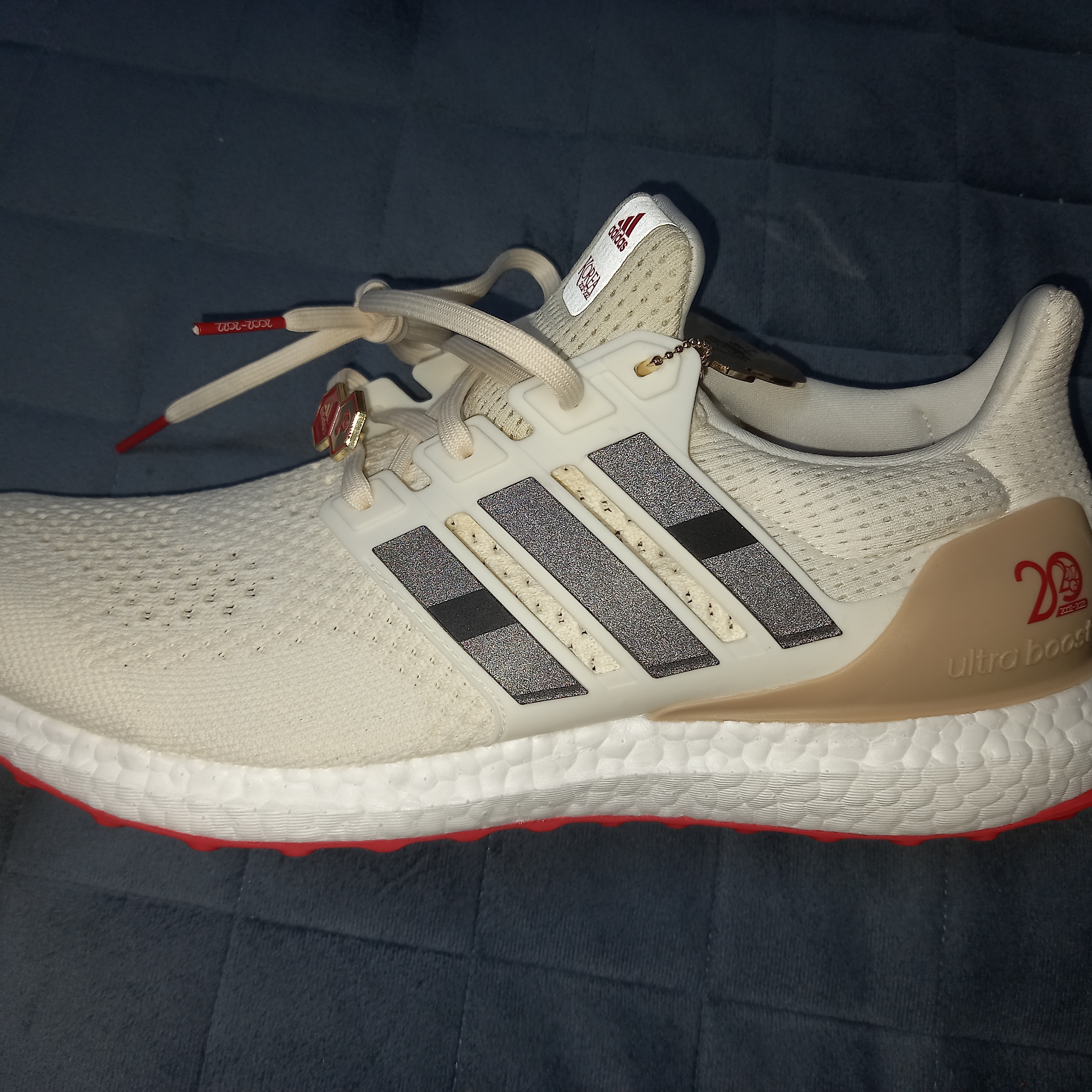 Adidas x Over The Pitch Ultraboost DNA Seoul Off White (Over The Pitch Package) 착용 스타일 - 3