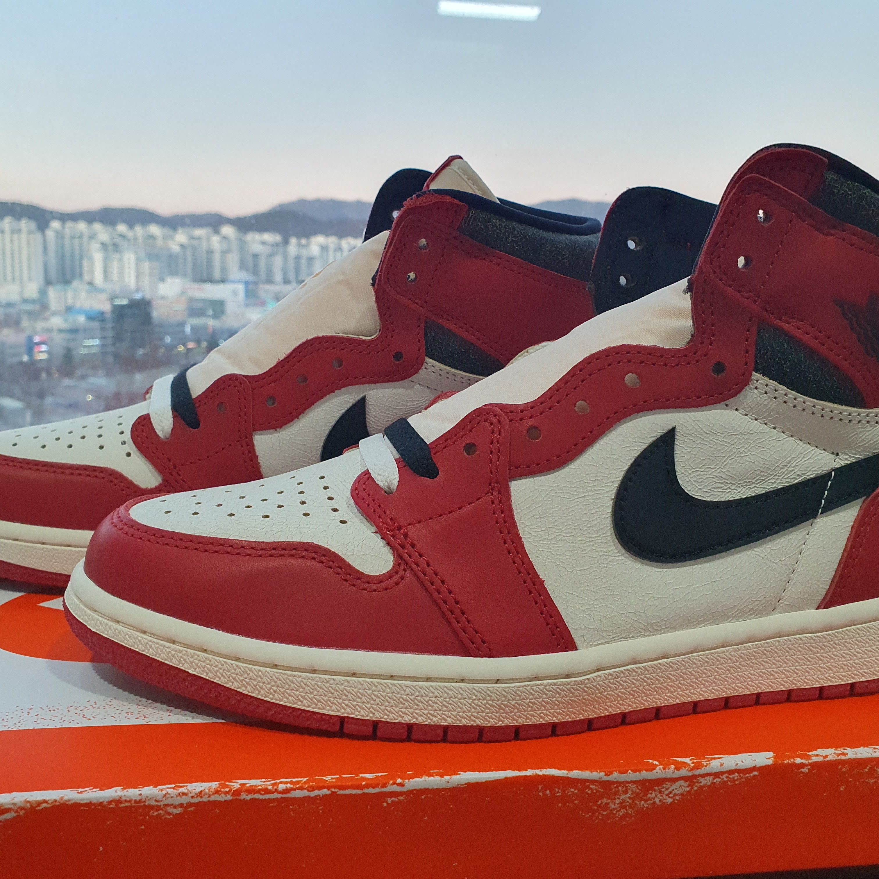 Jordan 1 Retro High OG Chicago 2022 착용 스타일 - 3