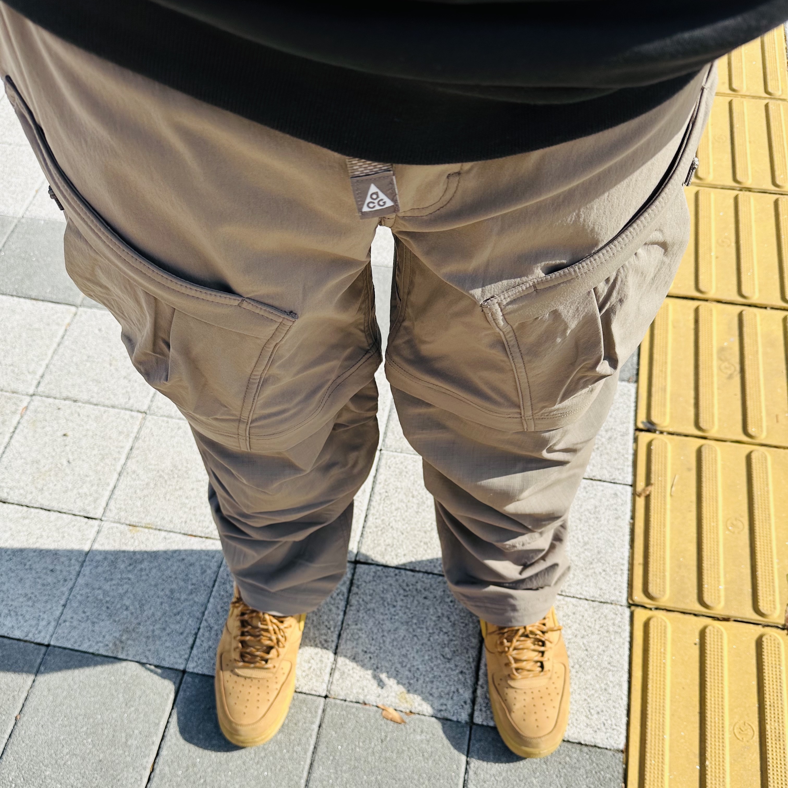 Nike ACG Smith Summit Cargo Pants Olive Grey - Asia, Nike Air Force 1 '07 WB Flax 착용 스타일