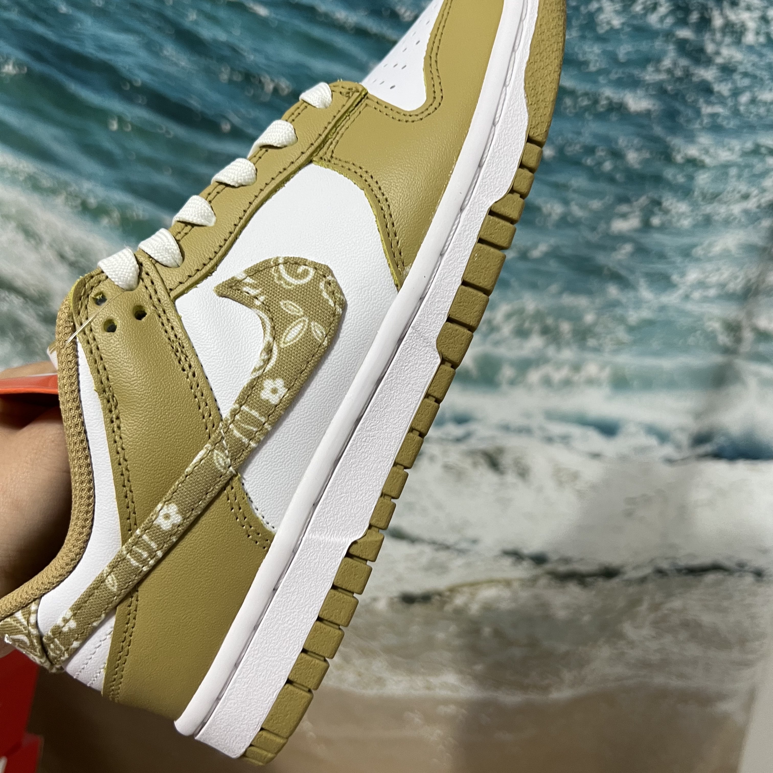 (W) Nike Dunk Low Essential Barley Paisley 착용 스타일 - 5