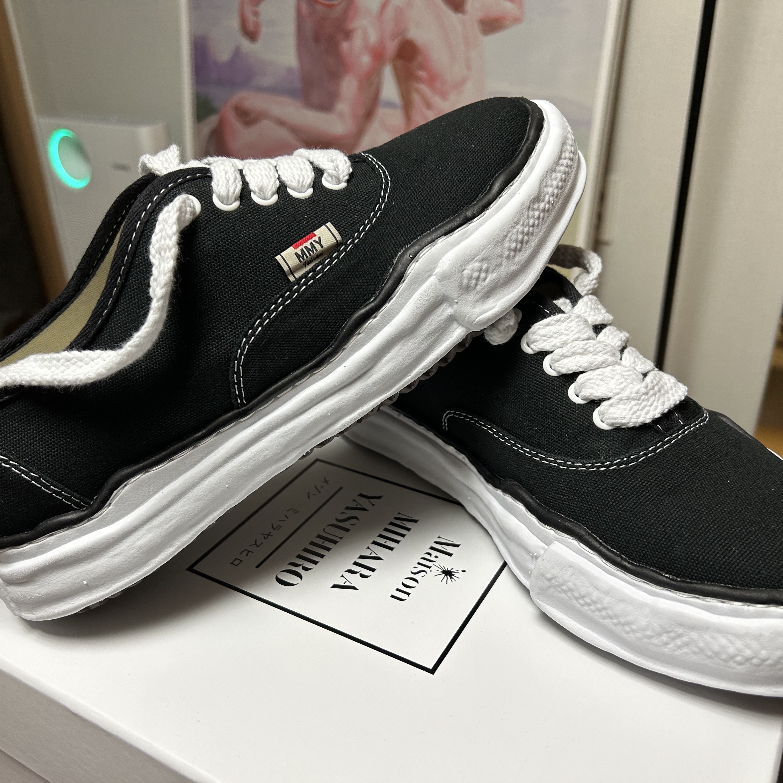 Maison Mihara Yasuhiro Baker OG Sole Canvas Low Cut Sneakers Black 착용 스타일