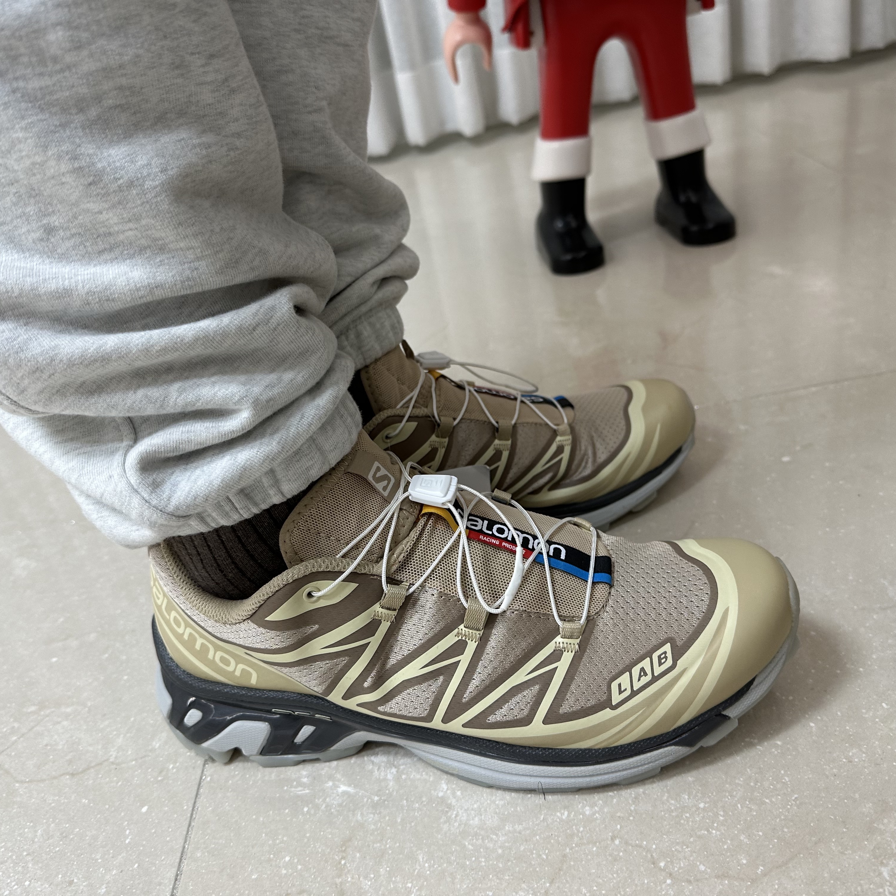 Salomon XT-6 Clear Safari Vanila Ice 착용 스타일 - 1