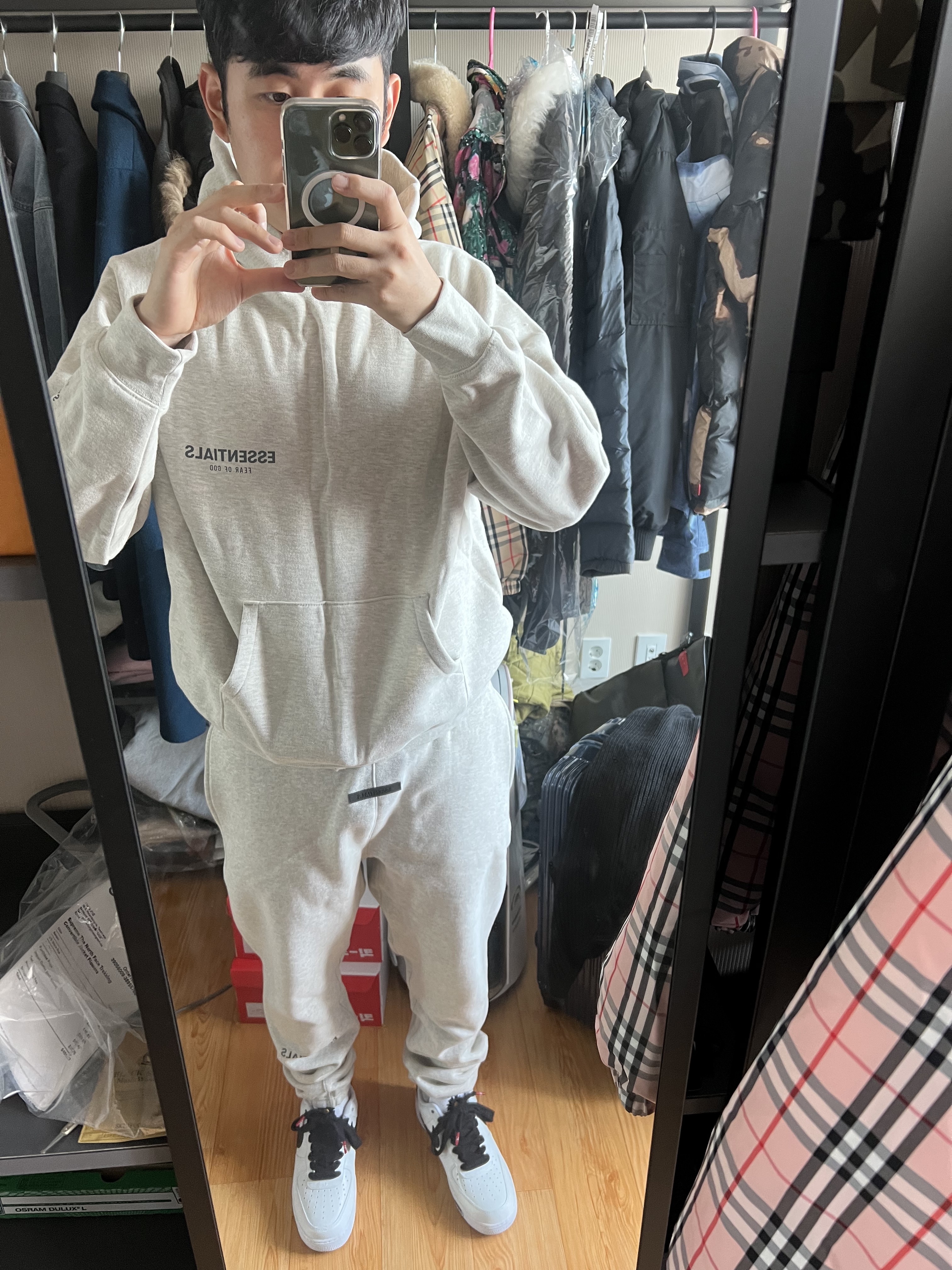 Essentials The Core Collection Pullover Hoodie Oatmeal, Essentials The Core Collection Sweatpants Oatmeal 착용 스타일
