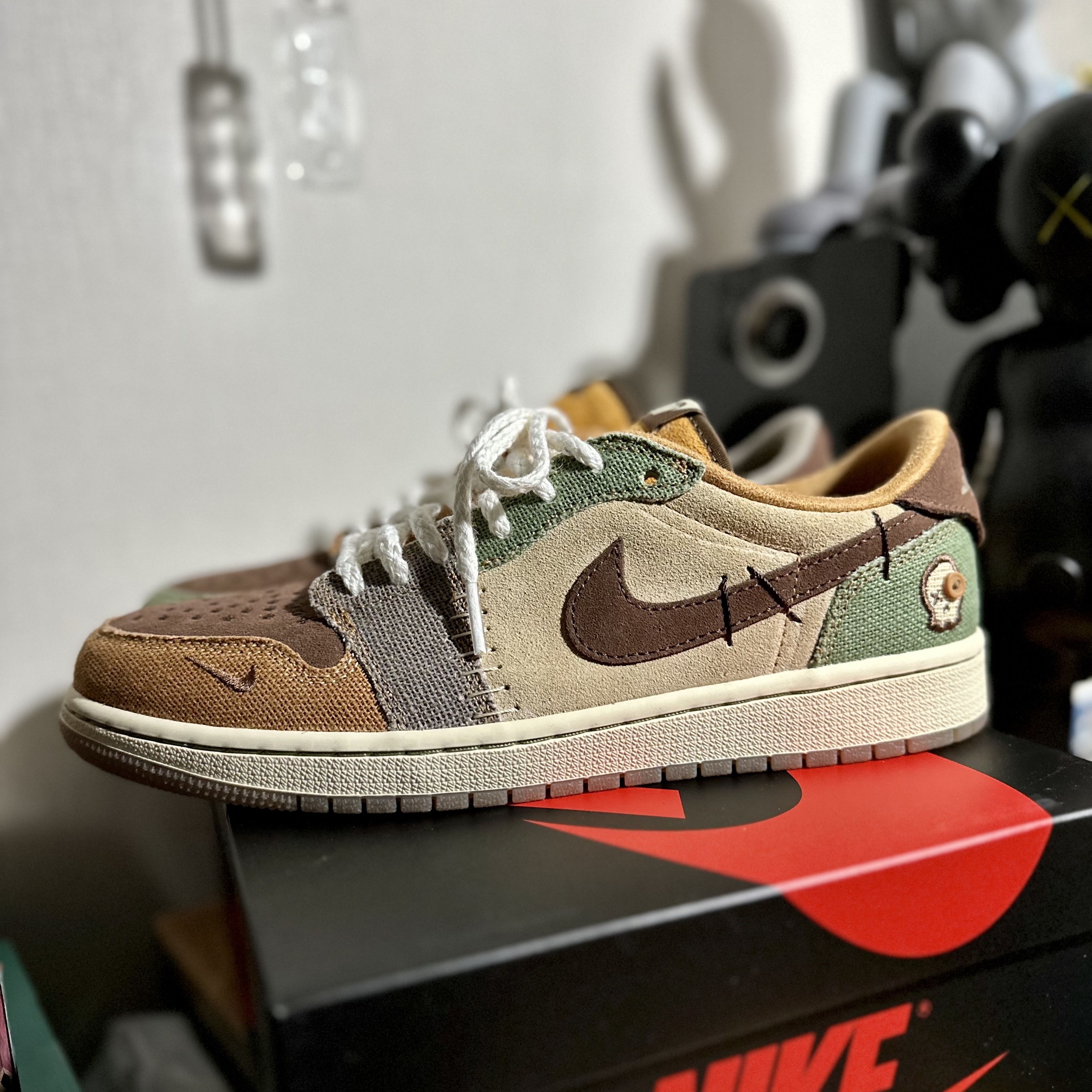 Jordan 1 x Zion Williamson Retro Low OG Flax and Oil Green 착용 스타일 - 1
