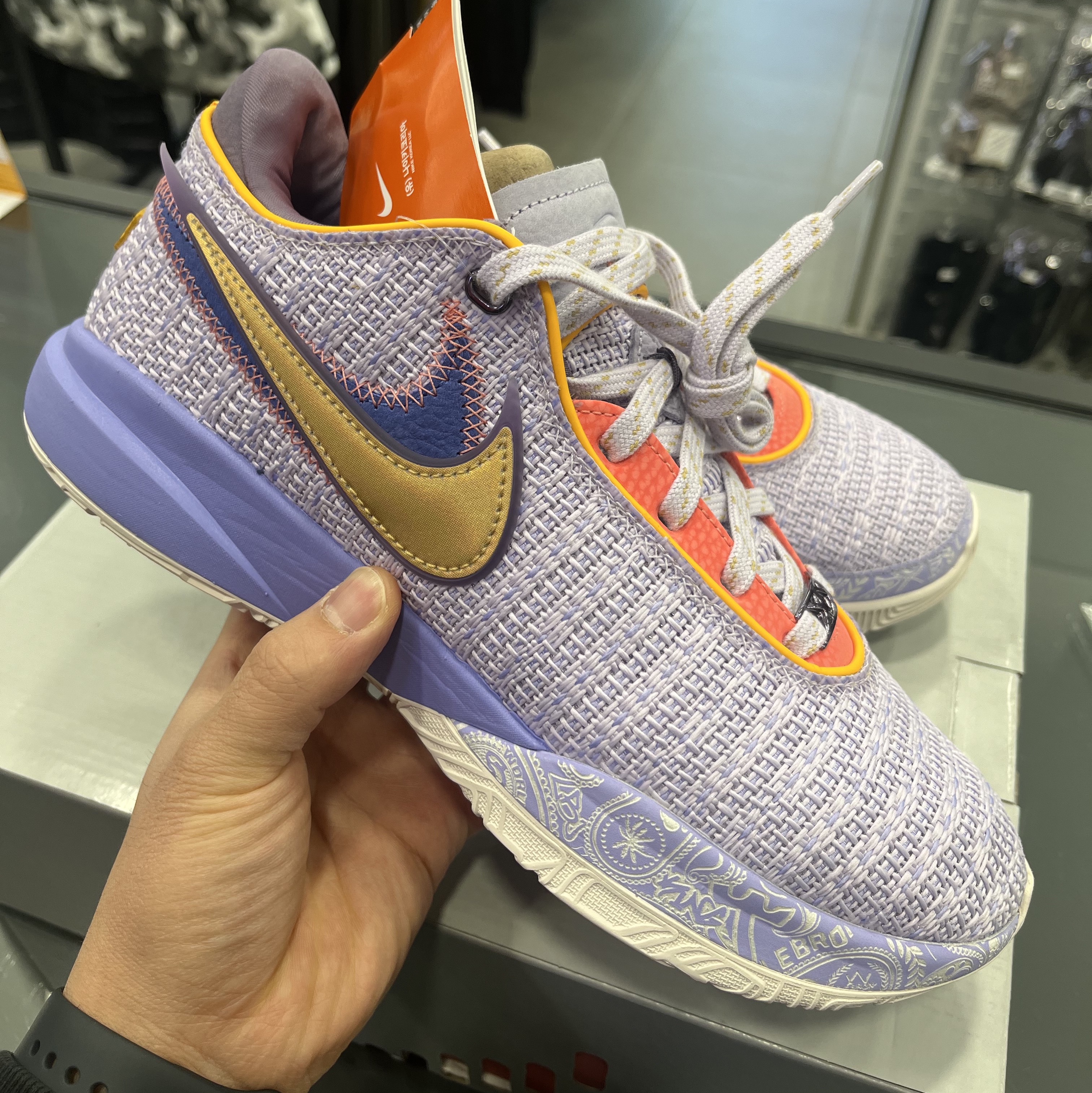 Nike LeBron XX EP Violet Frost 착용 스타일 - 1