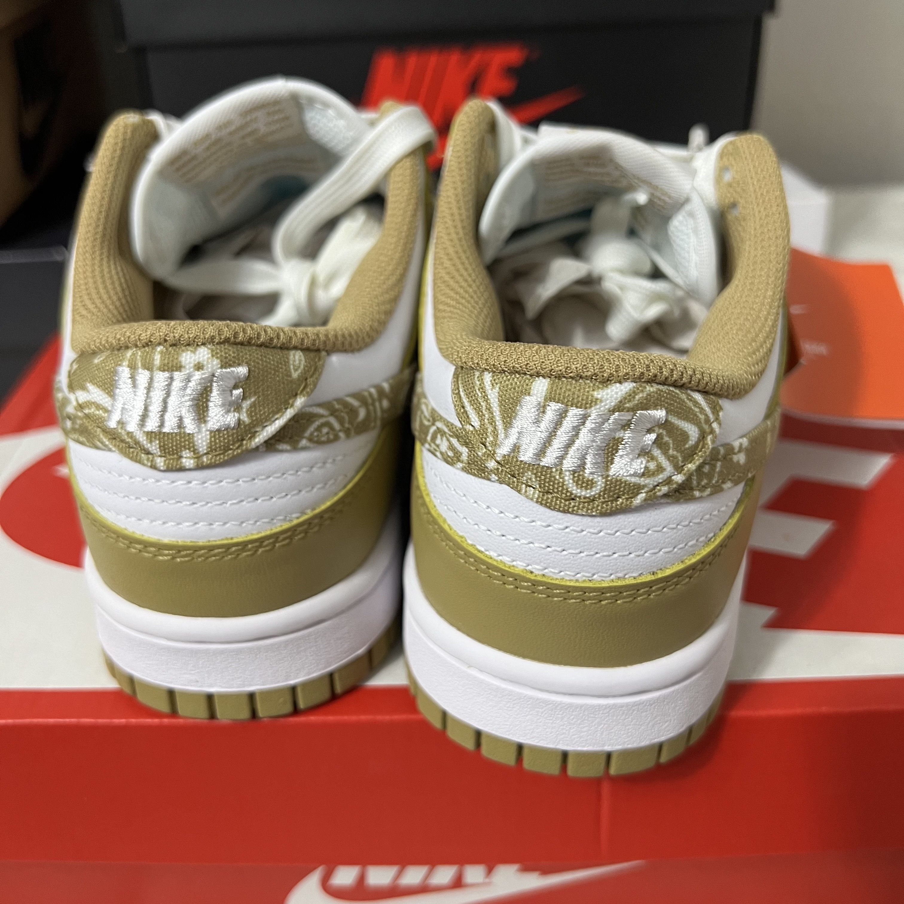 (W) Nike Dunk Low Essential Barley Paisley 착용 스타일 - 4