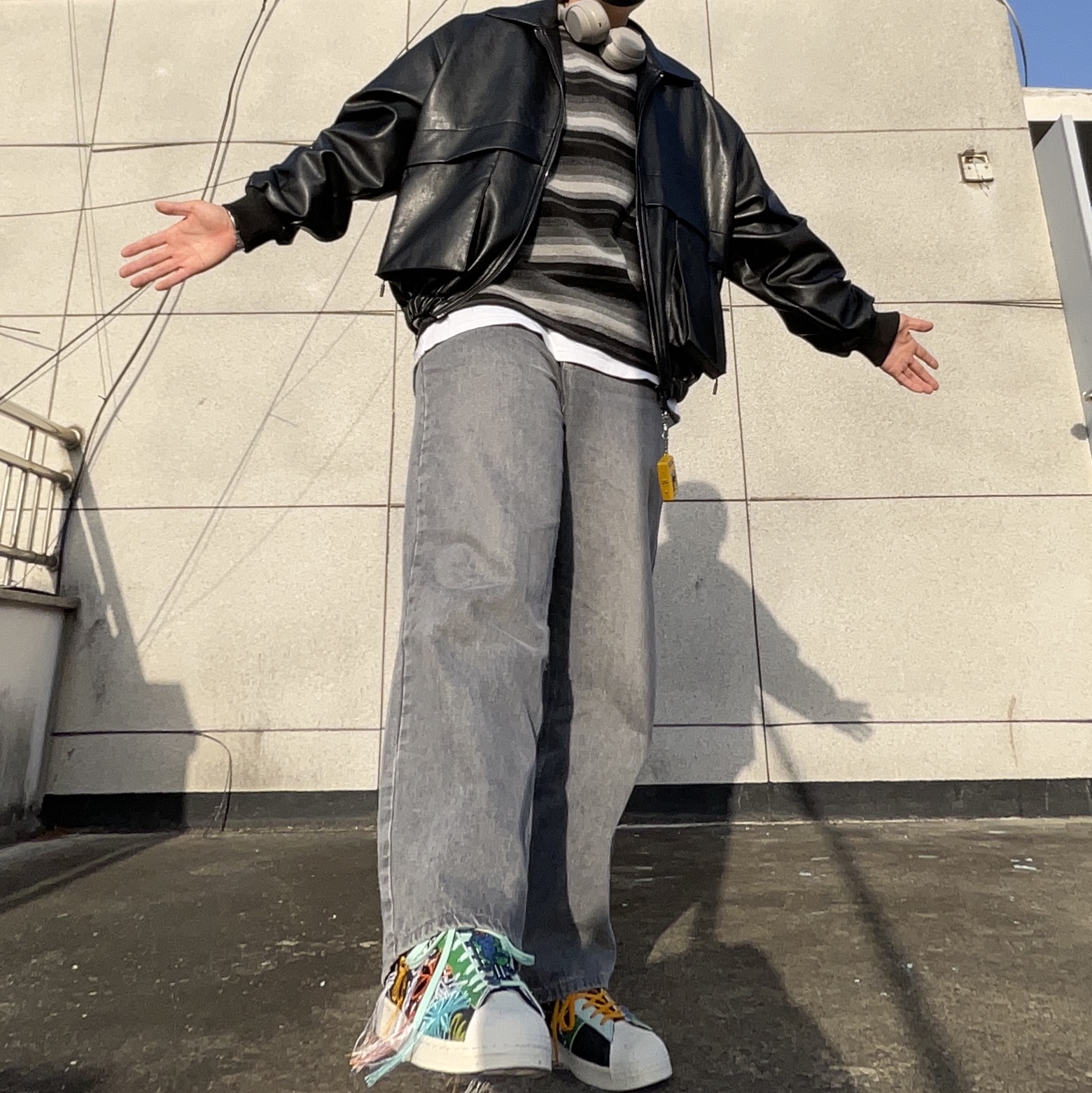 Adidas x Sean Wotherspoon Superstar Superearth Black, Sony WH-1000XM4 Platinum Silver (Korean Ver.) 착용 스타일 - 3