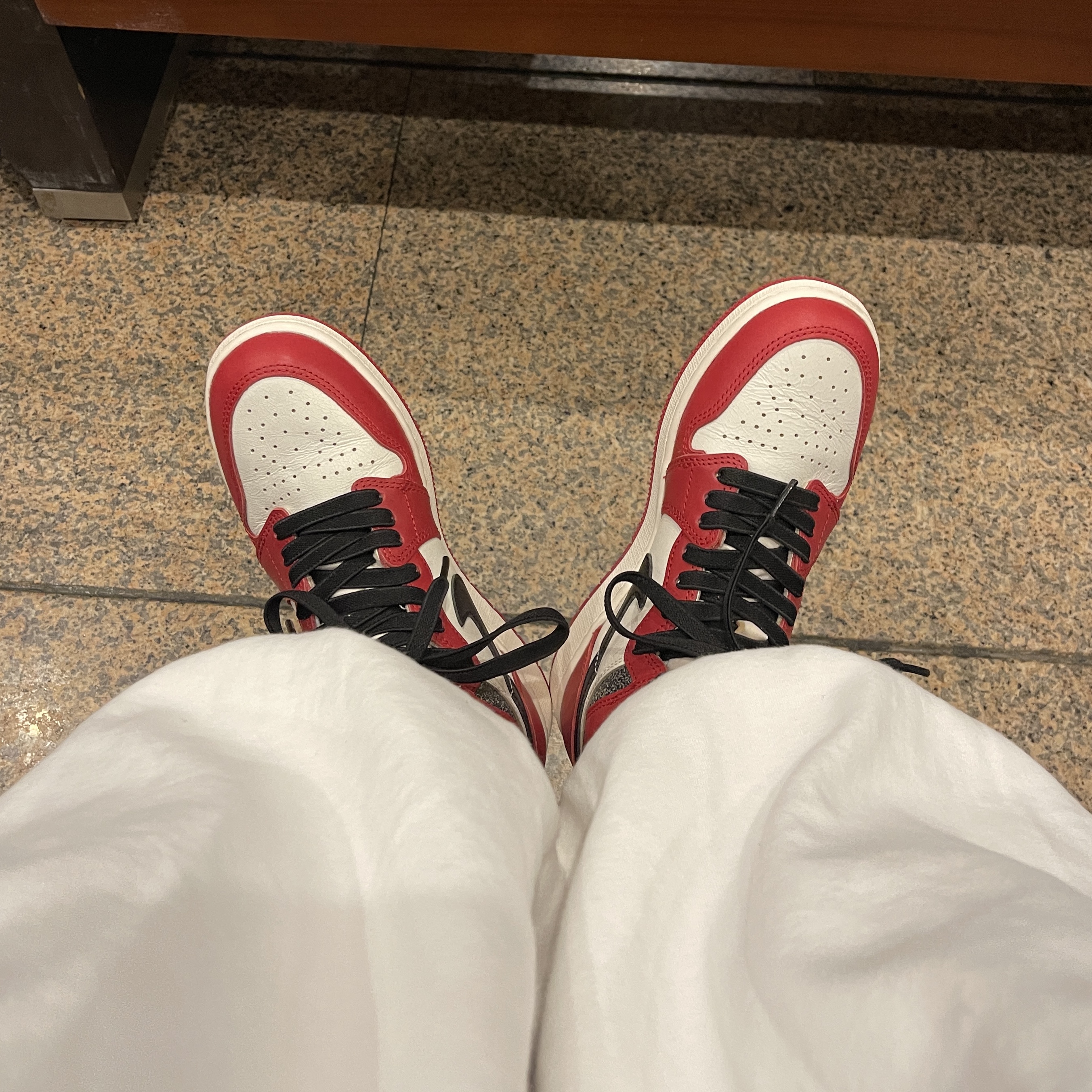 Jordan 1 Retro High OG Chicago 2022, (GS) Jordan 1 Retro High OG Chicago 2022 착용 스타일 - 2