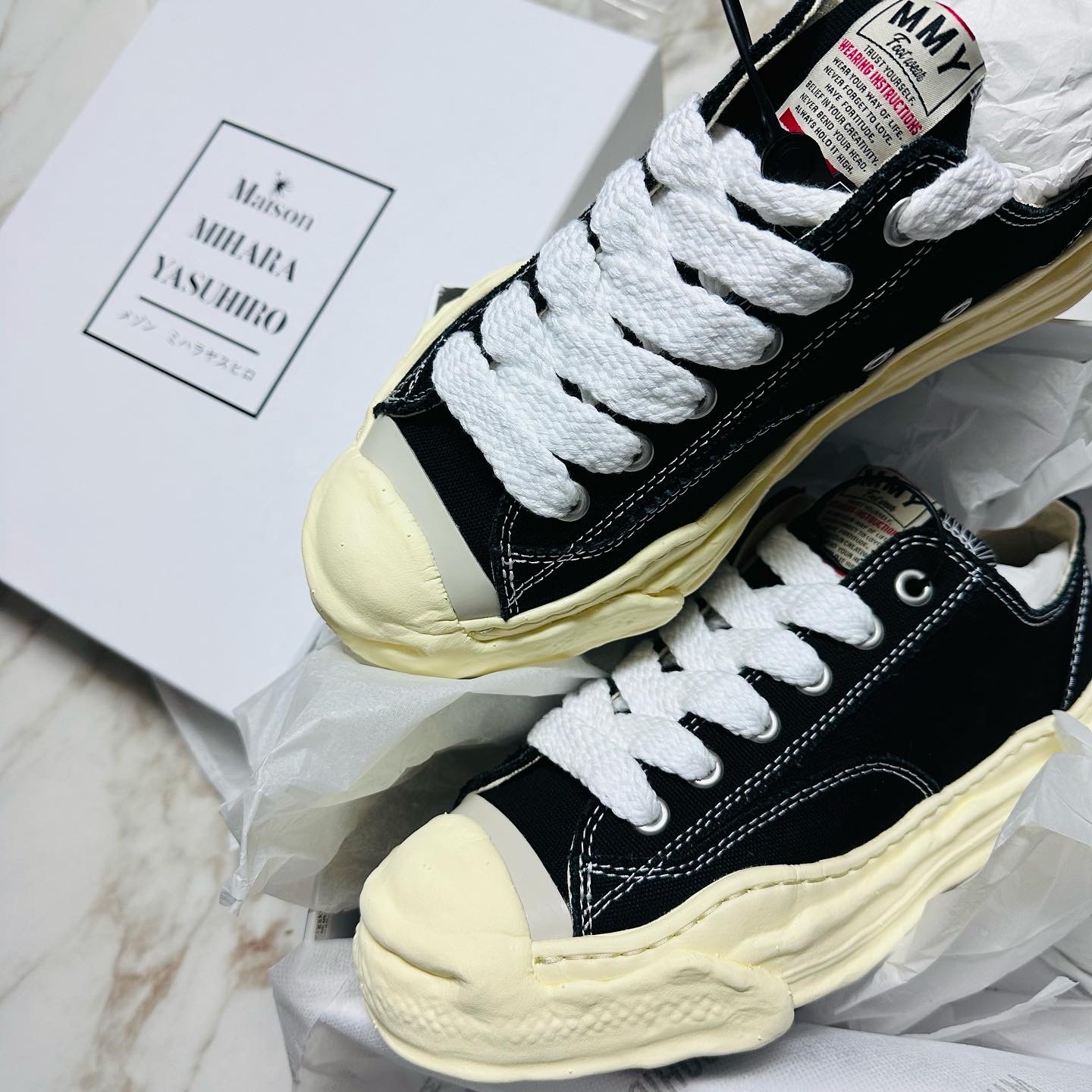 Maison Mihara Yasuhiro Hank VL OG Sole Canvas Low-top Sneakers Black 착용 스타일 - 2