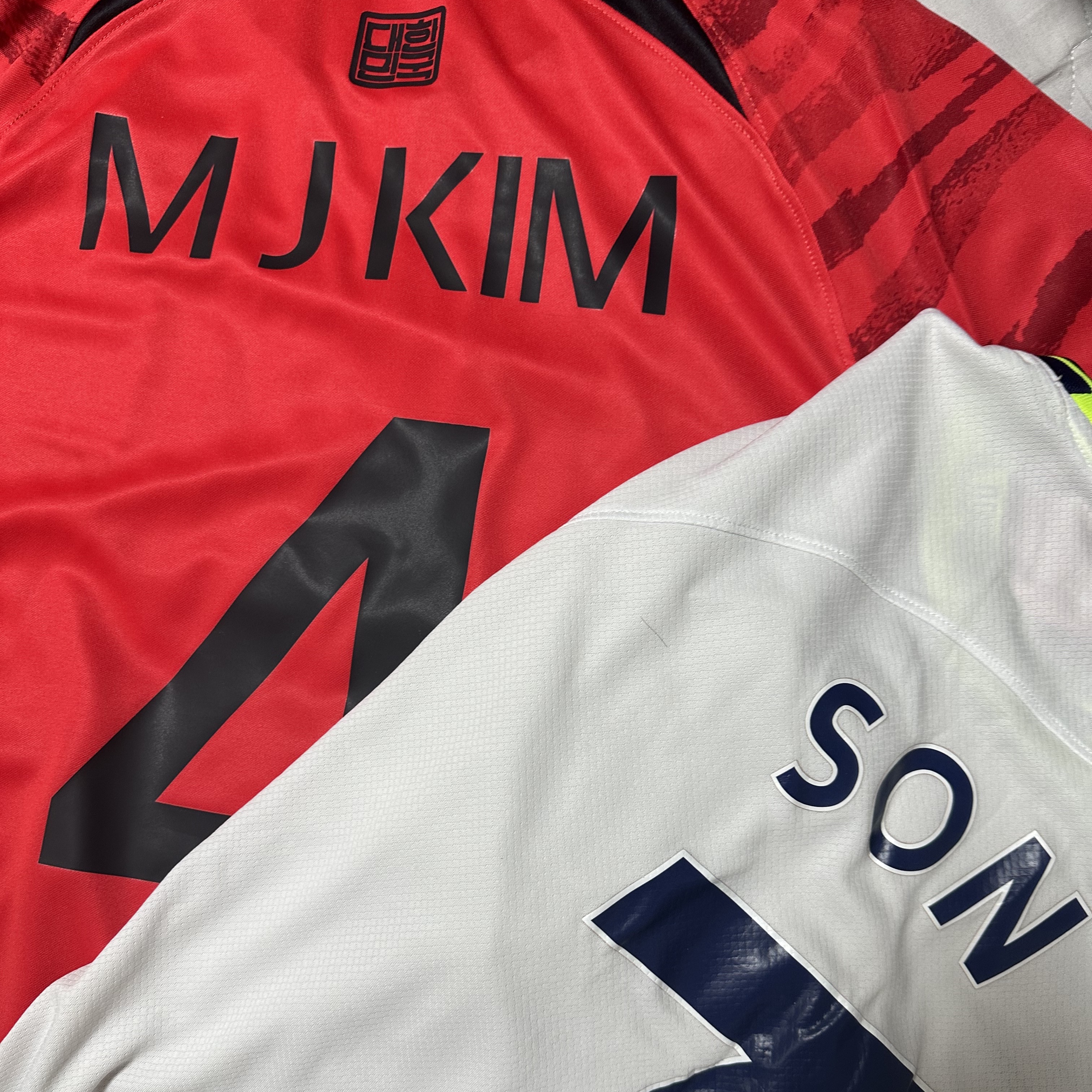Nike Korea Dri-Fit Stadium Home LS Jersey Global Red - Asia (Non Marking Ver.), Nike Tottenham Hotspur 2022/23 Dri-Fit Stadium Home Jersey White (Non Marking Ver.) 착용 스타일