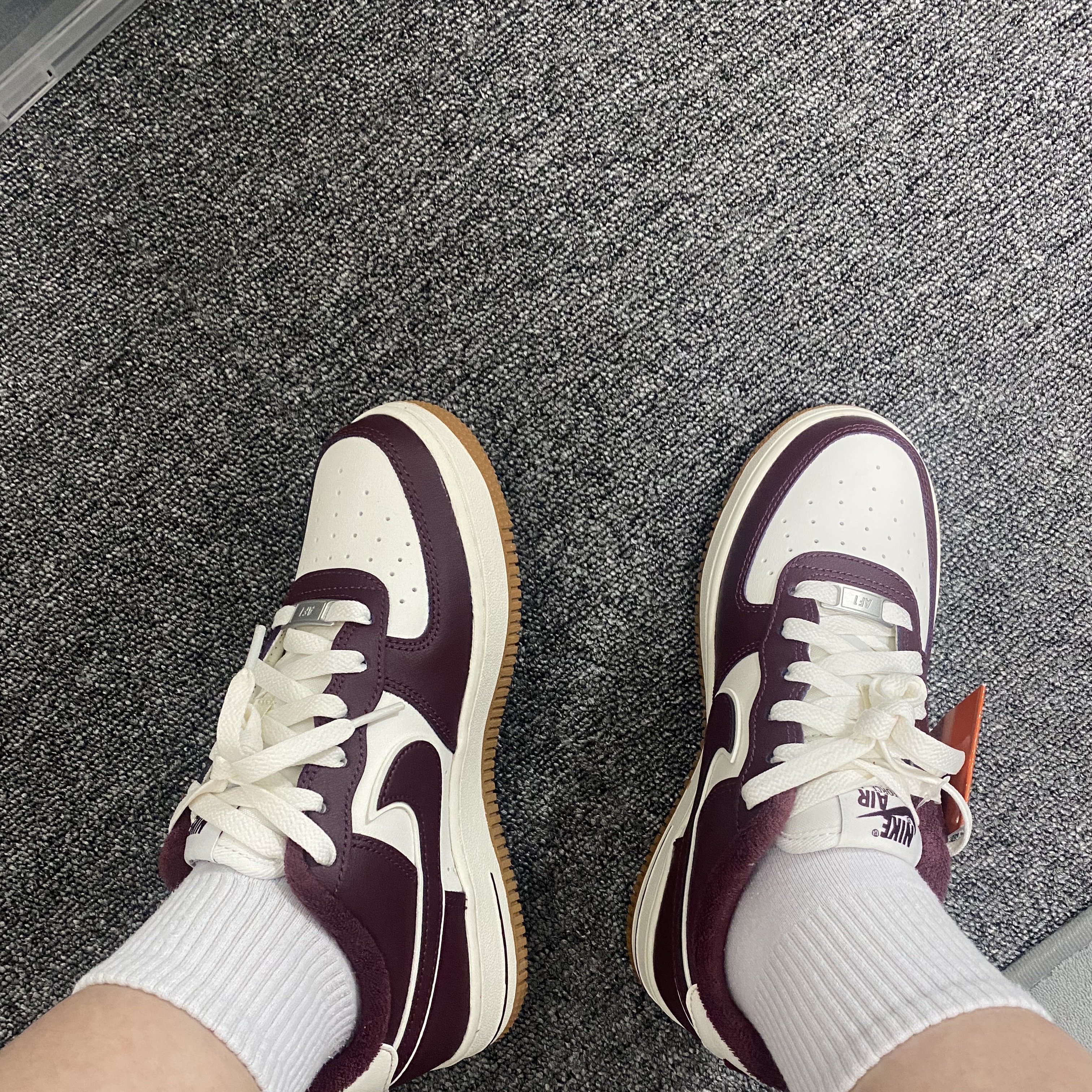 (GS) Nike Air Force 1 LV8 3 Night Maroon 착용 스타일 - 2