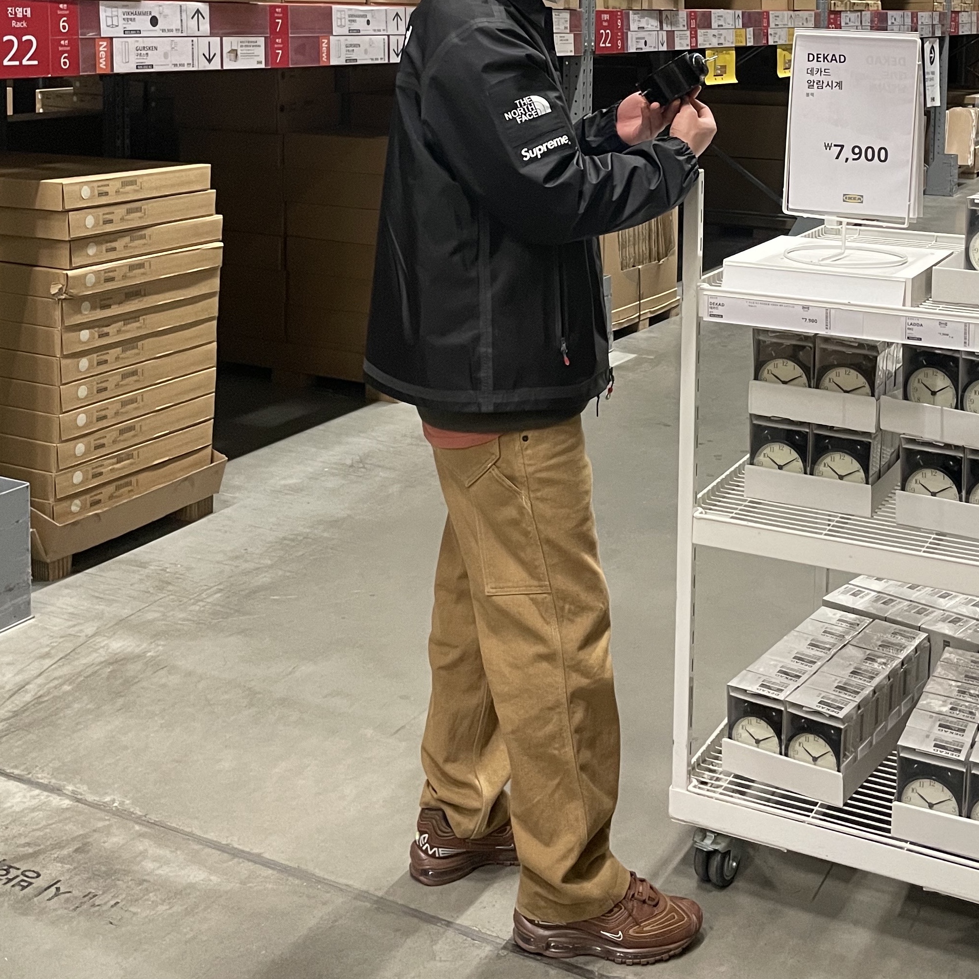Supreme x The North Face Summit Series Outer Tape Seam Coaches Jacket Black - 21SS, Nike x Supreme Air Max 98 TL Brown 착용 스타일