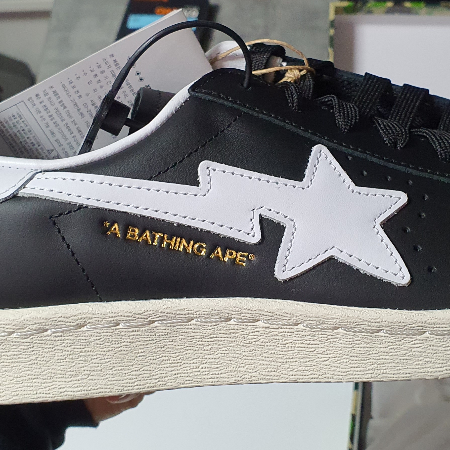 Adidas x BAPE Superstar 80s Core Black Off White 착용 스타일 - 5