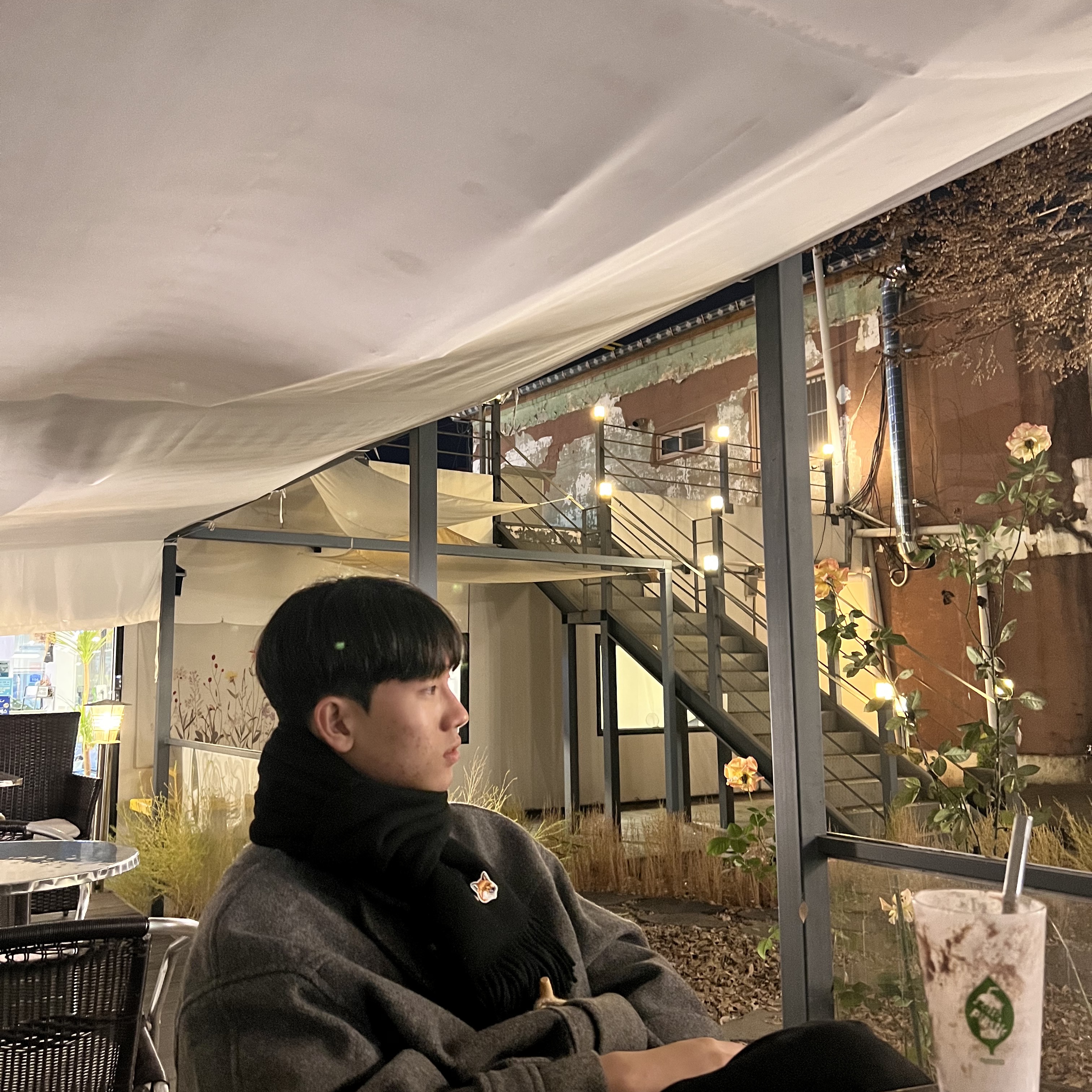 Maison Kitsune Small Fox Head Wool Muffler Black 착용 스타일 - 1