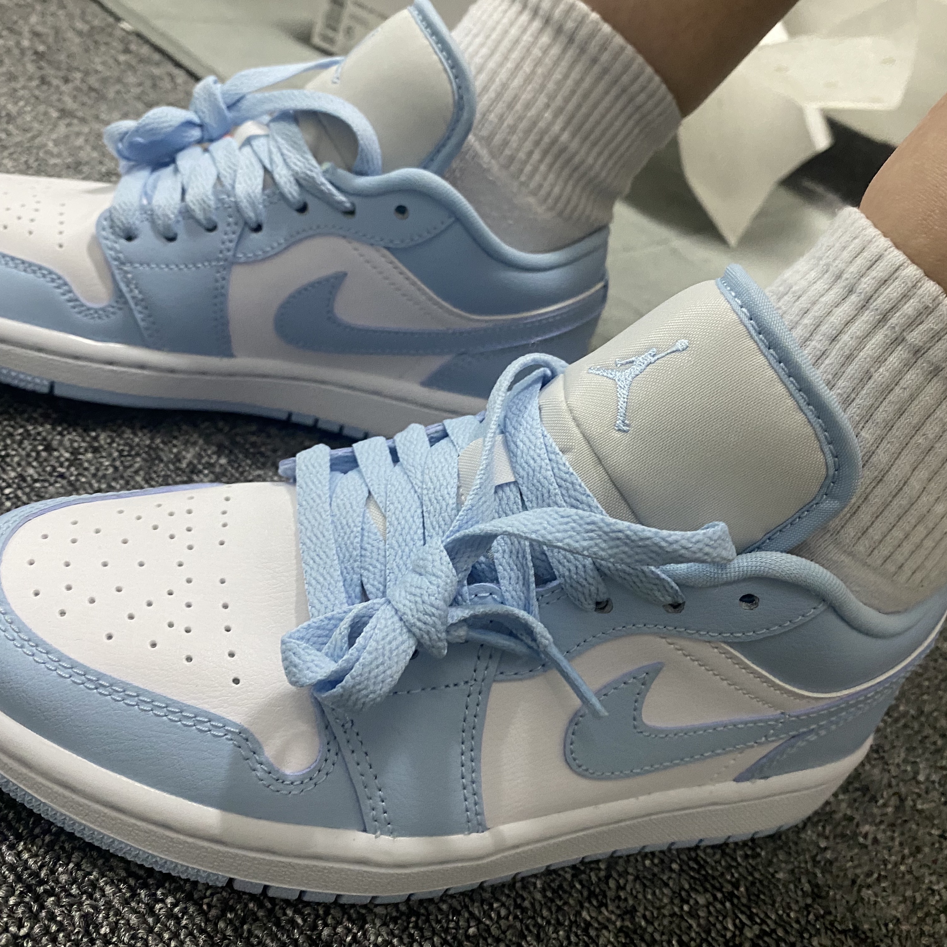 (W) Jordan 1 Low White Ice Blue 착용 스타일 - 1