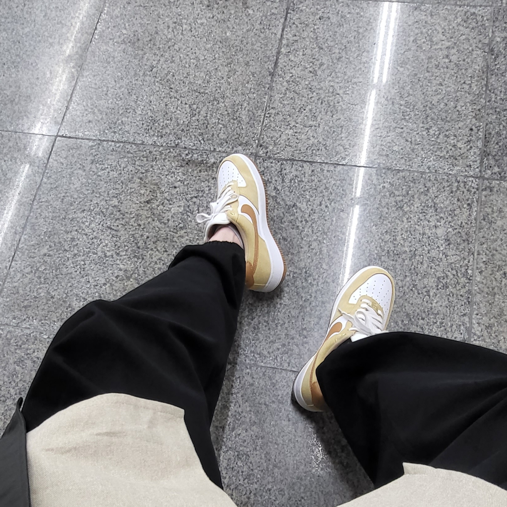 (W) Nike Air Force 1 LXX Flax 착용 스타일