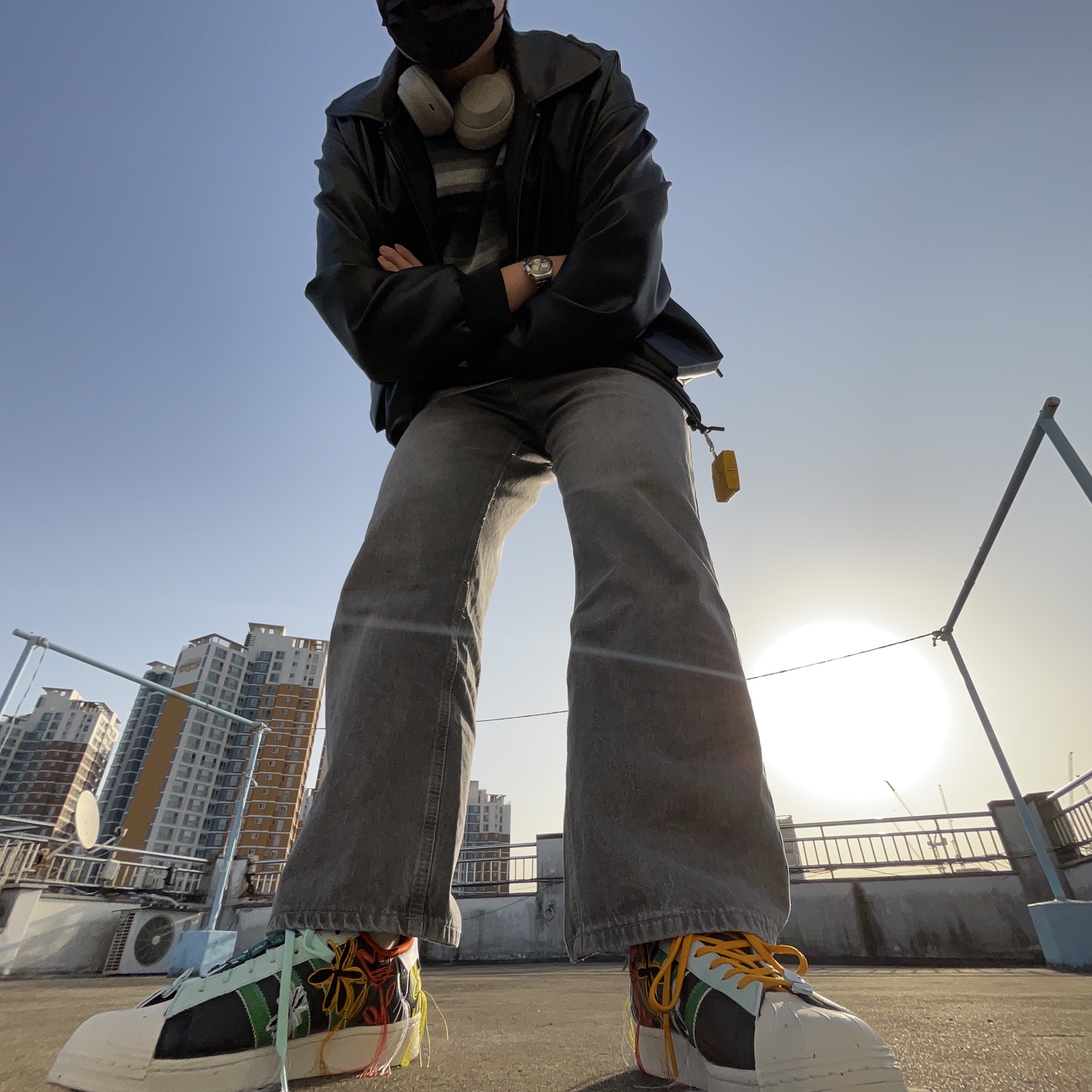 Adidas x Sean Wotherspoon Superstar Superearth Black, Sony WH-1000XM4 Platinum Silver (Korean Ver.) 착용 스타일 - 2