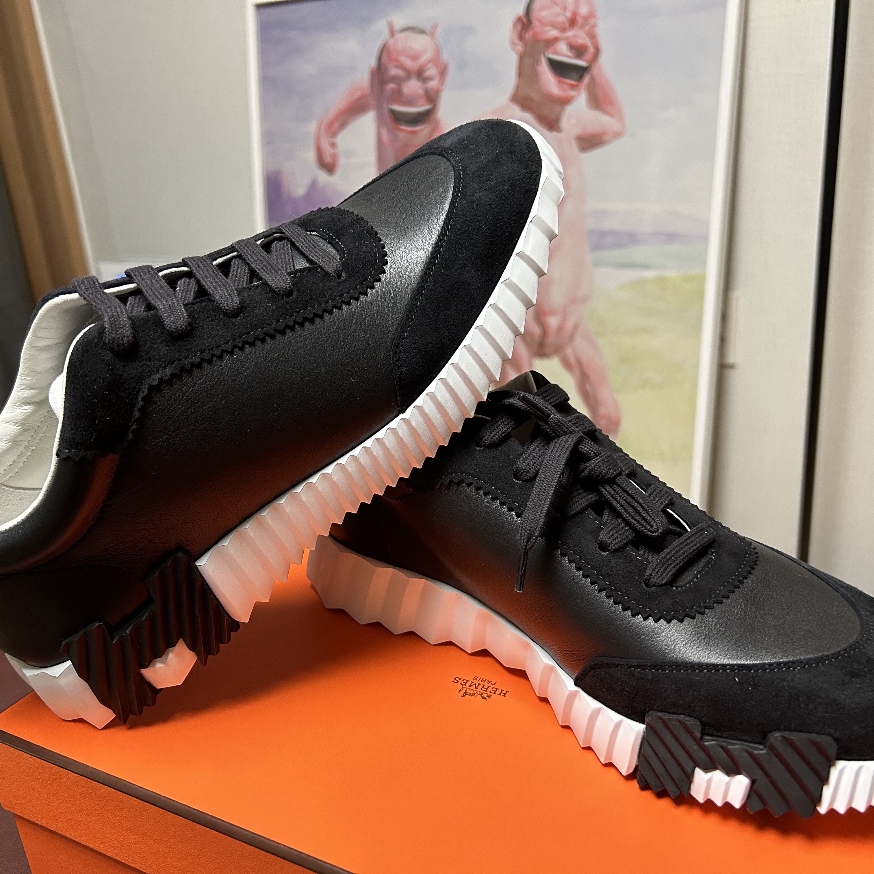 Hermes Bouncing Sneakers Calfskin Suede Goatskin & Noir 착용 스타일