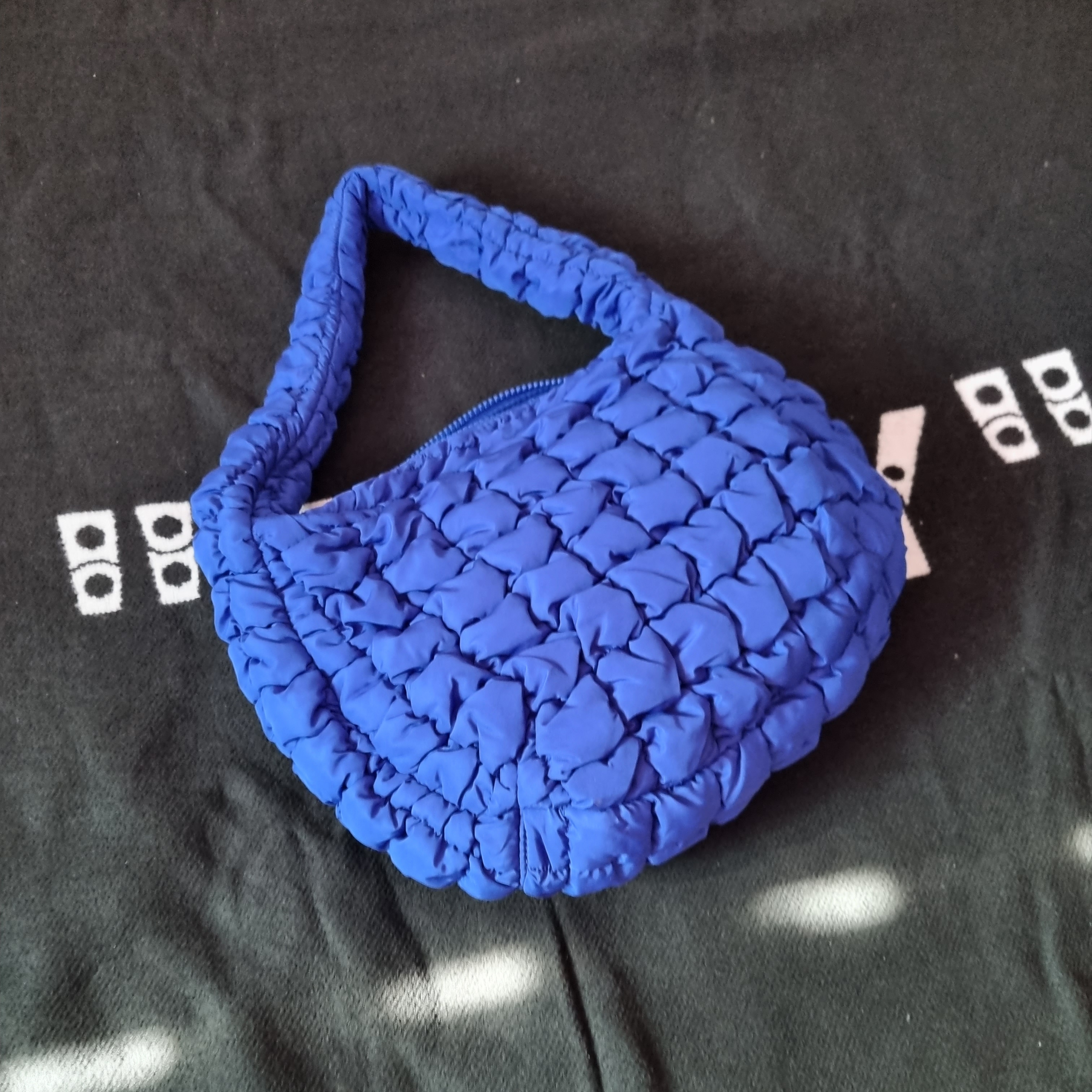 COS Quilted Mini Bag Blue 착용 스타일
