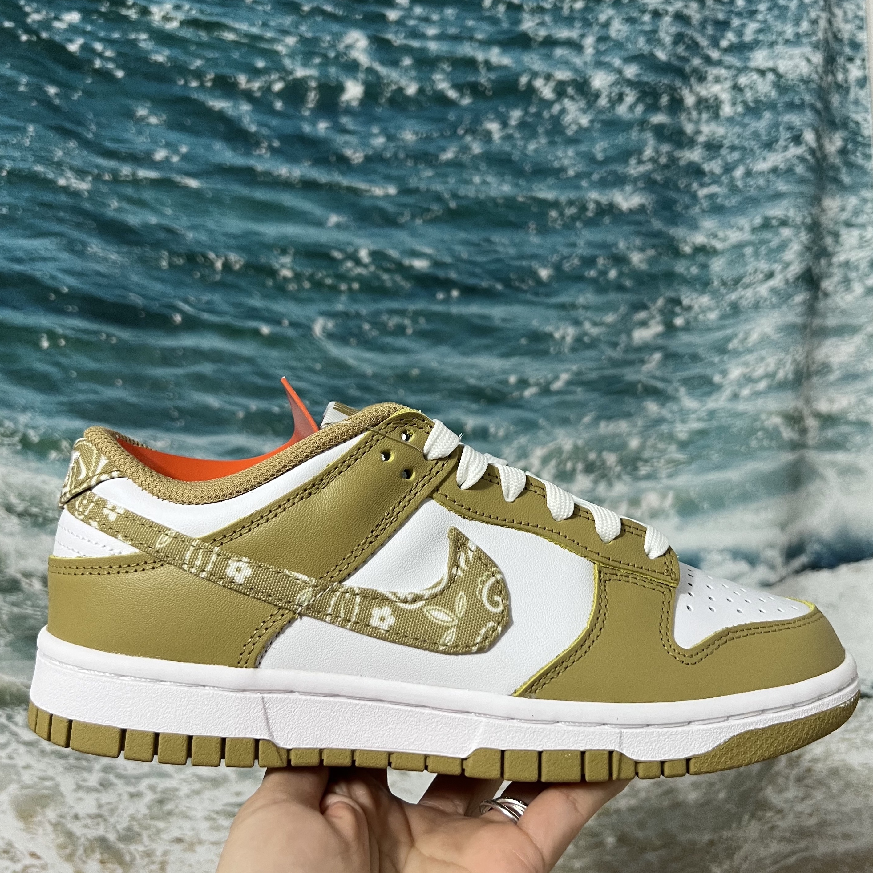 (W) Nike Dunk Low Essential Barley Paisley 착용 스타일 - 1