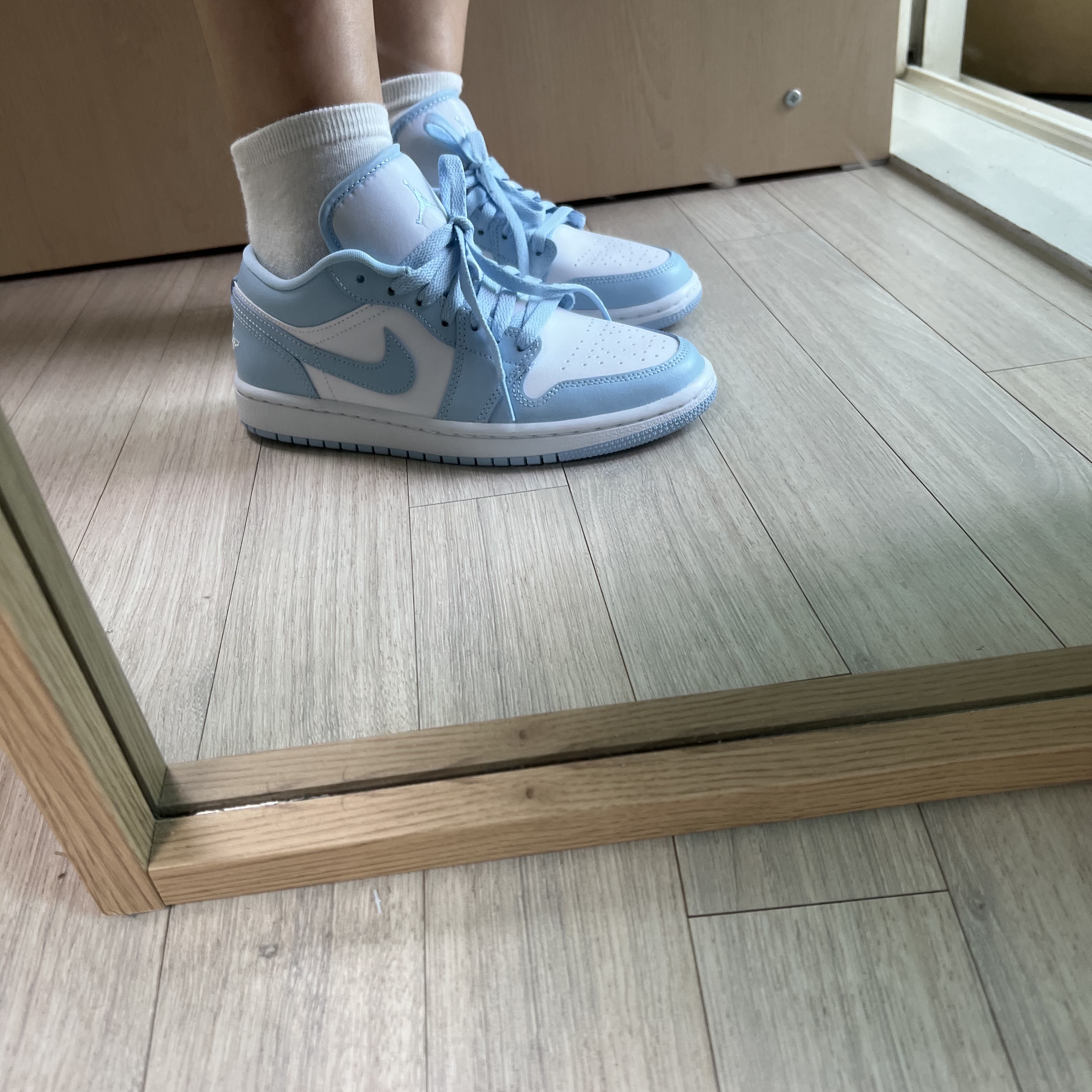 (W) Jordan 1 Low White Ice Blue 착용 스타일