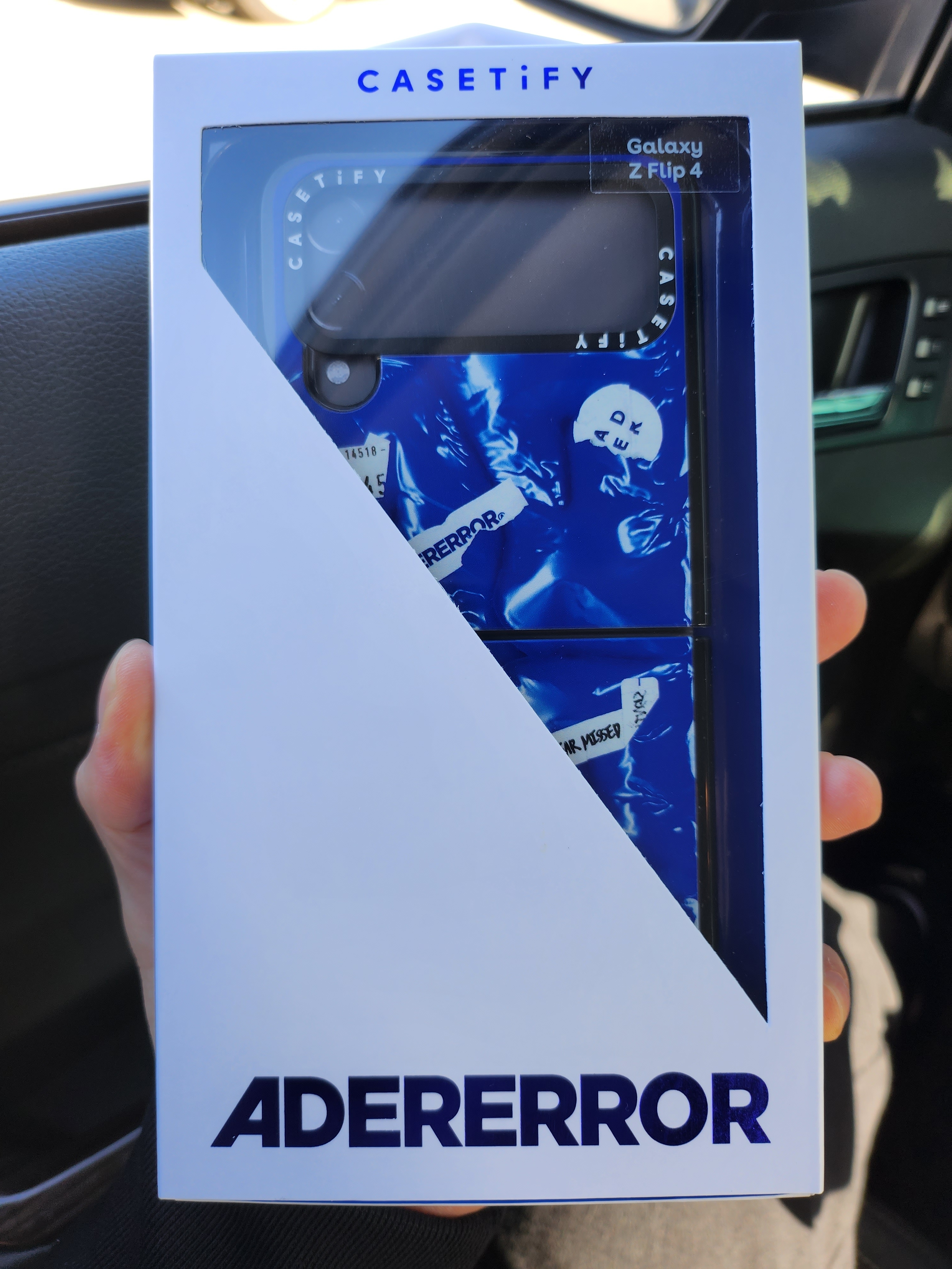 Casetify x Ader Error Galaxy Tube Case Blue 착용 스타일 - 1