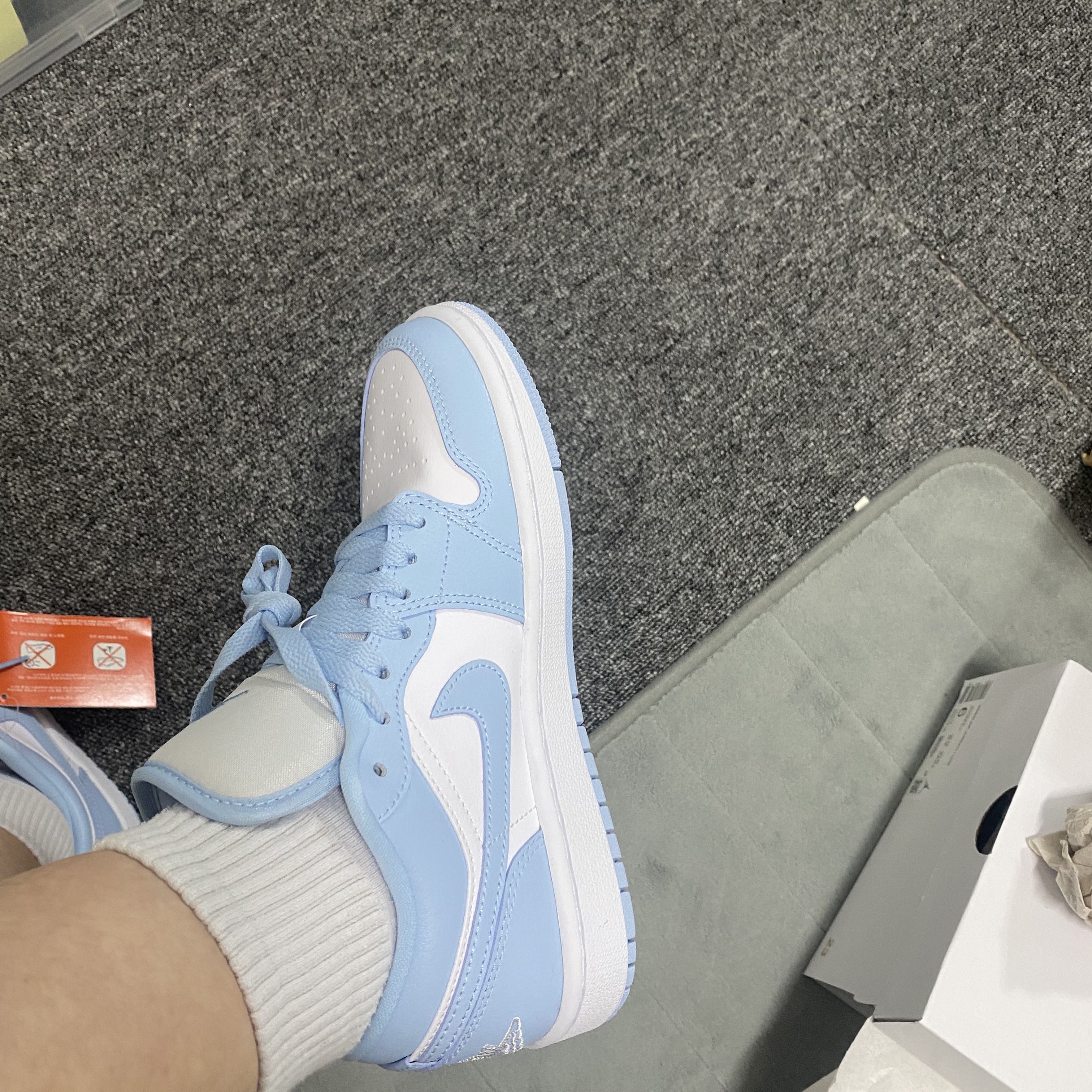 (W) Jordan 1 Low White Ice Blue 착용 스타일 - 3