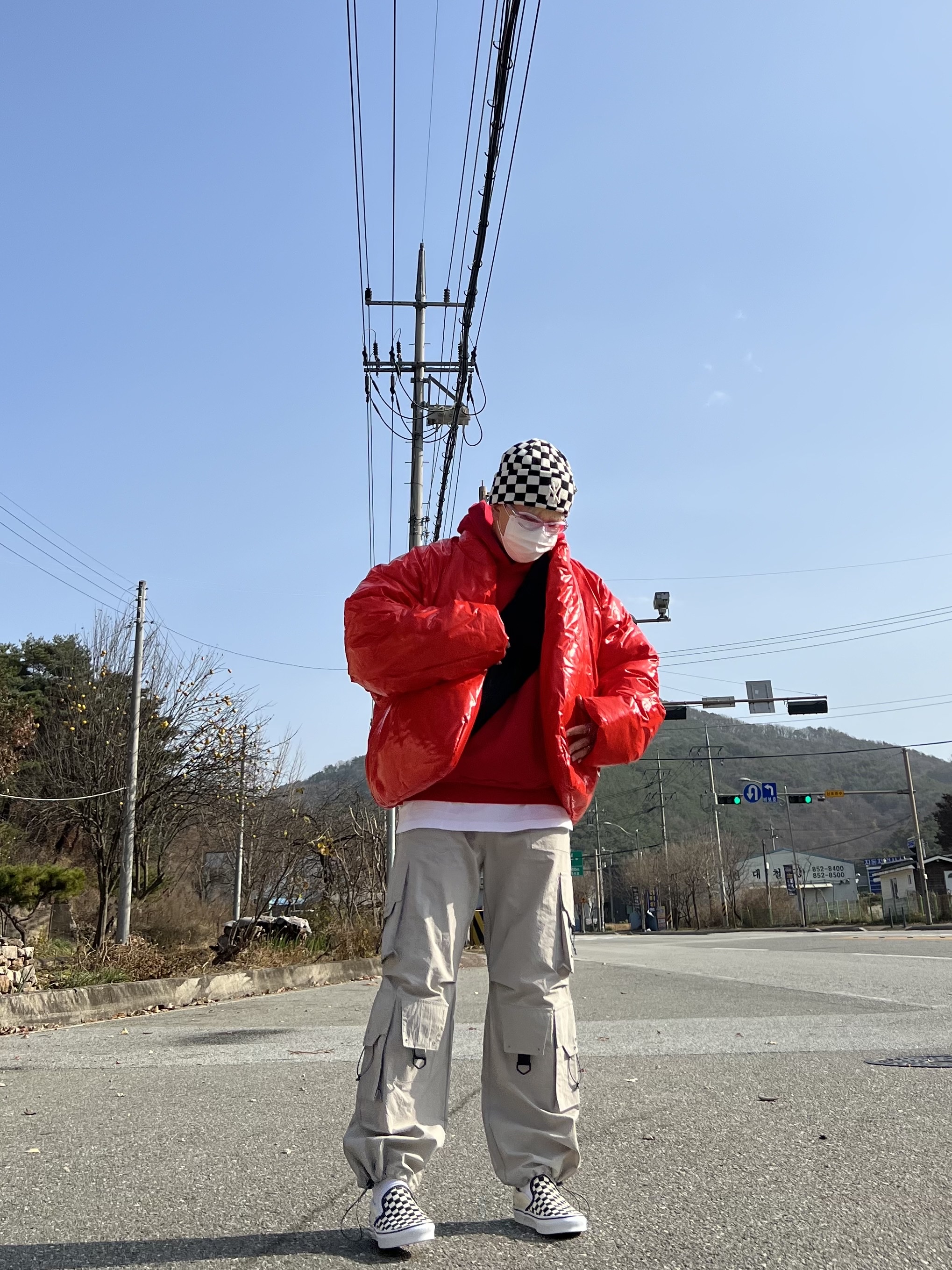 Yeezy Gap Round Jacket Red, Yeezy Gap Hoodie Red 착용 스타일 - 2