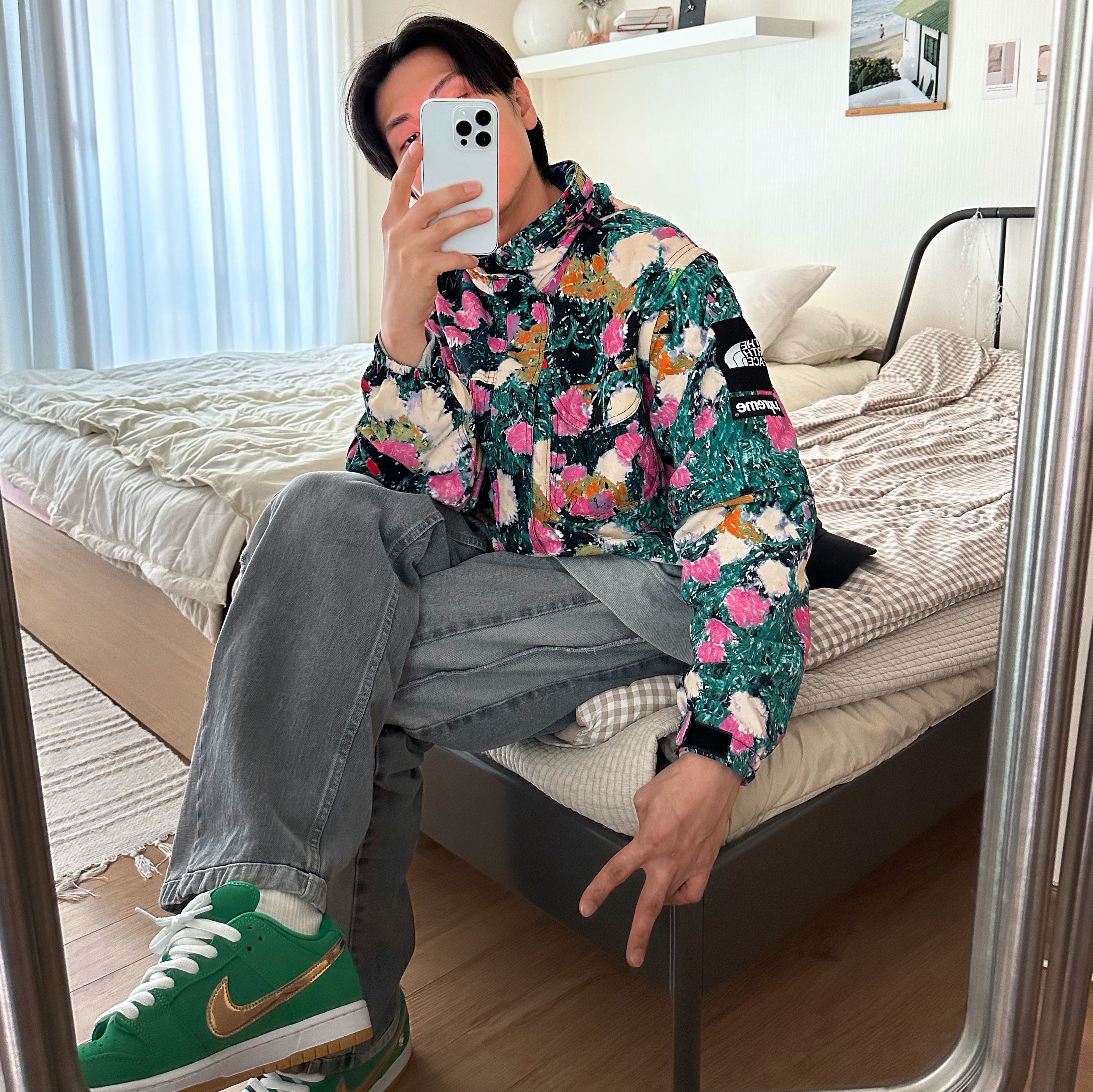 Supreme x The North Face Trekking Convertible Jacket Flowers - 22SS, Nike SB Dunk Low Pro Shamrock 착용 스타일