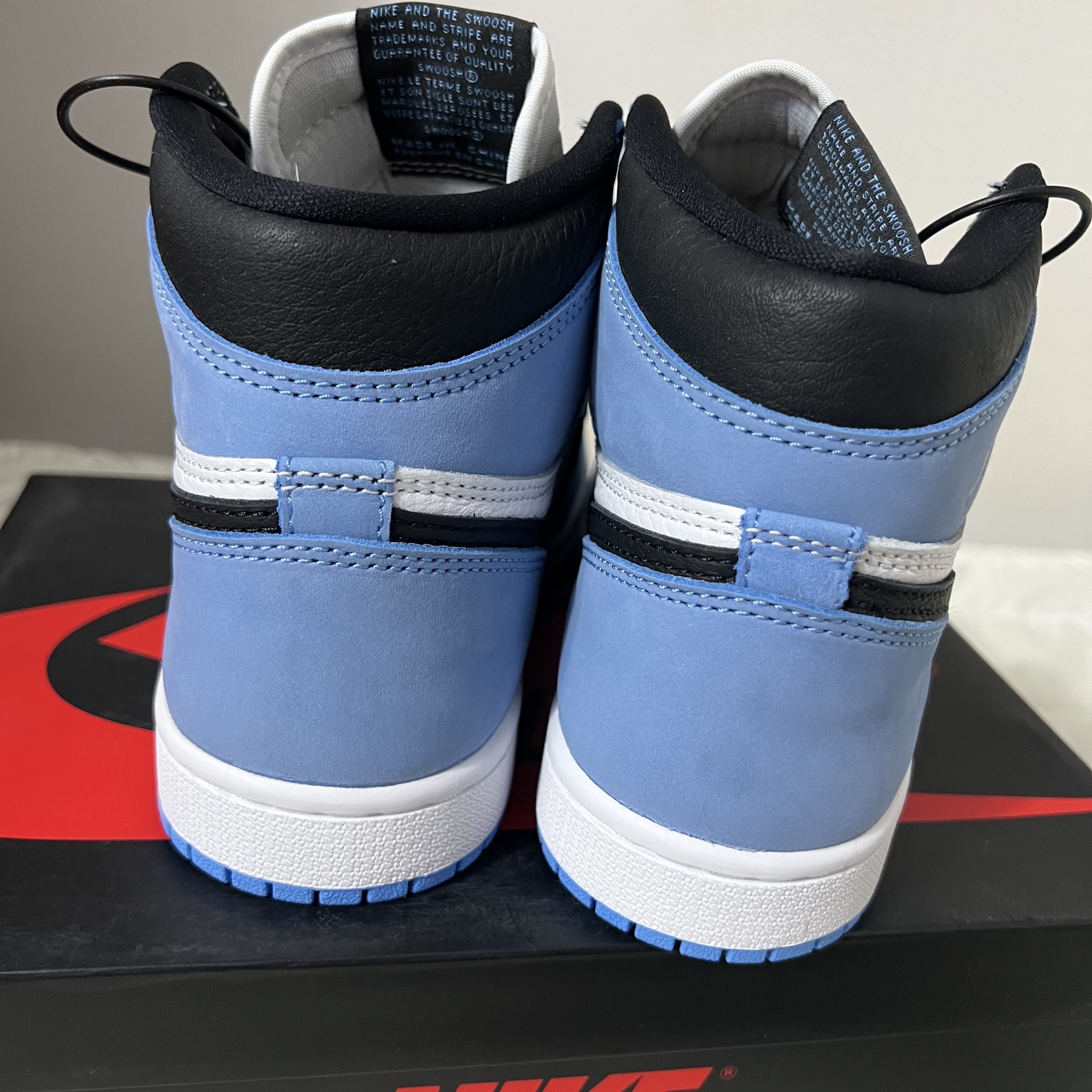 Jordan 1 Retro High OG University Blue 착용 스타일 - 4
