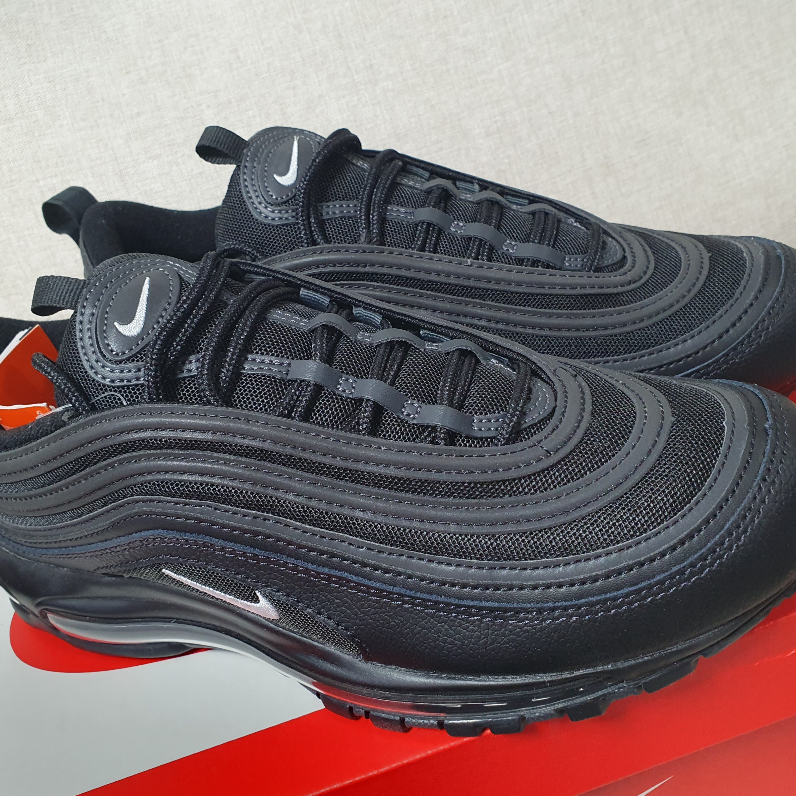 Nike Air Max 97 Black White Anthracite 착용 스타일 - 2