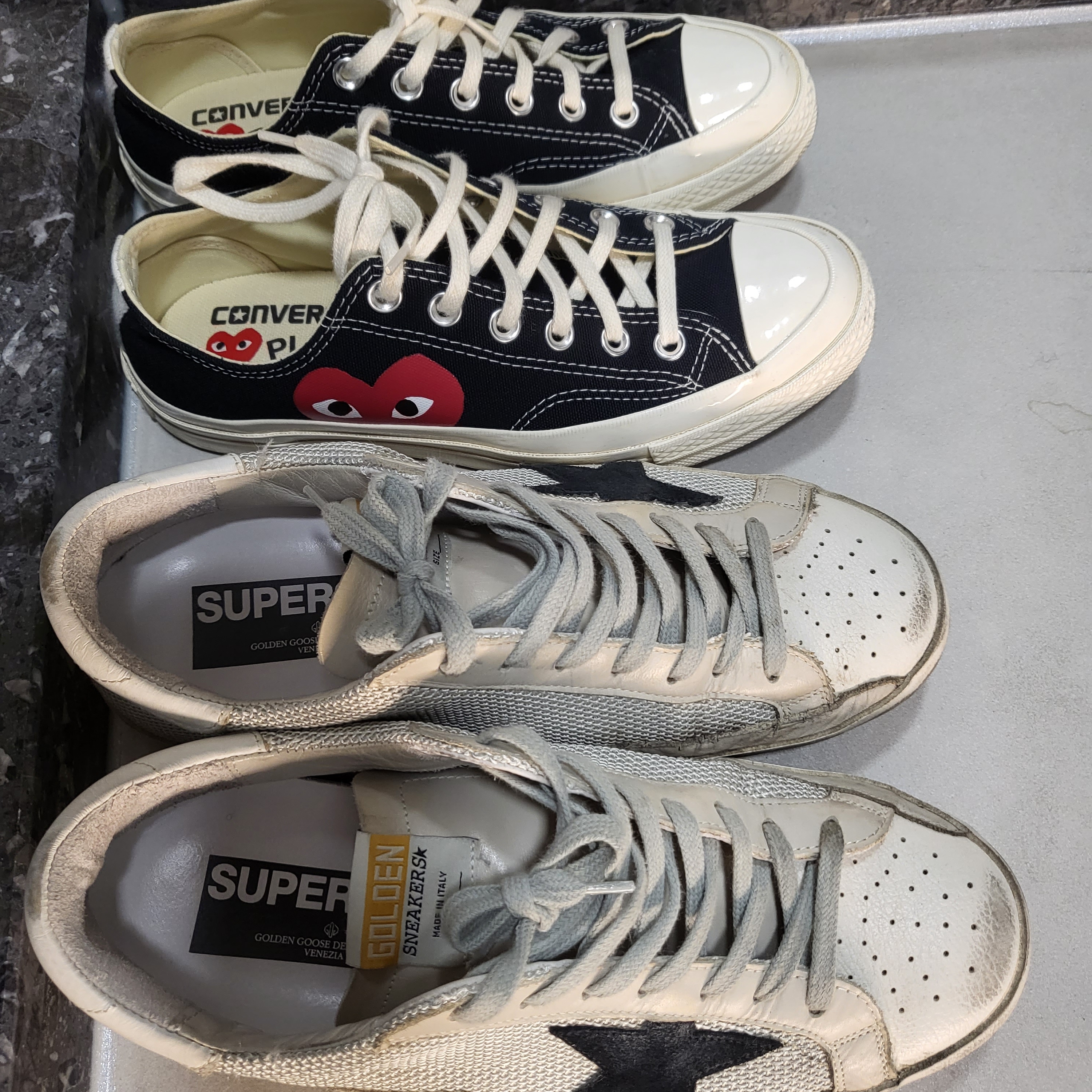 Golden Goose Superstar Grey Code Sneakers, Converse x Play Comme des Garcons Chuck 70 Ox Black 착용 스타일