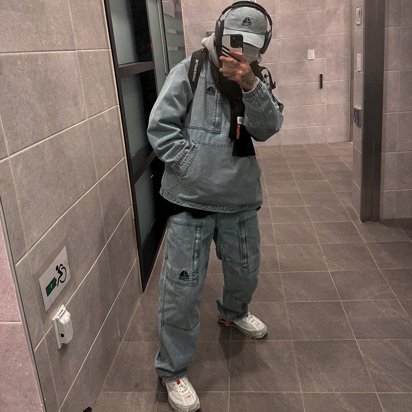 Supreme x Nike ACG Belted Denim Pants Washed Blue - 22FW, Supreme x Nike ACG Denim Pullover Washed Blue - 22FW 착용 스타일 - 1