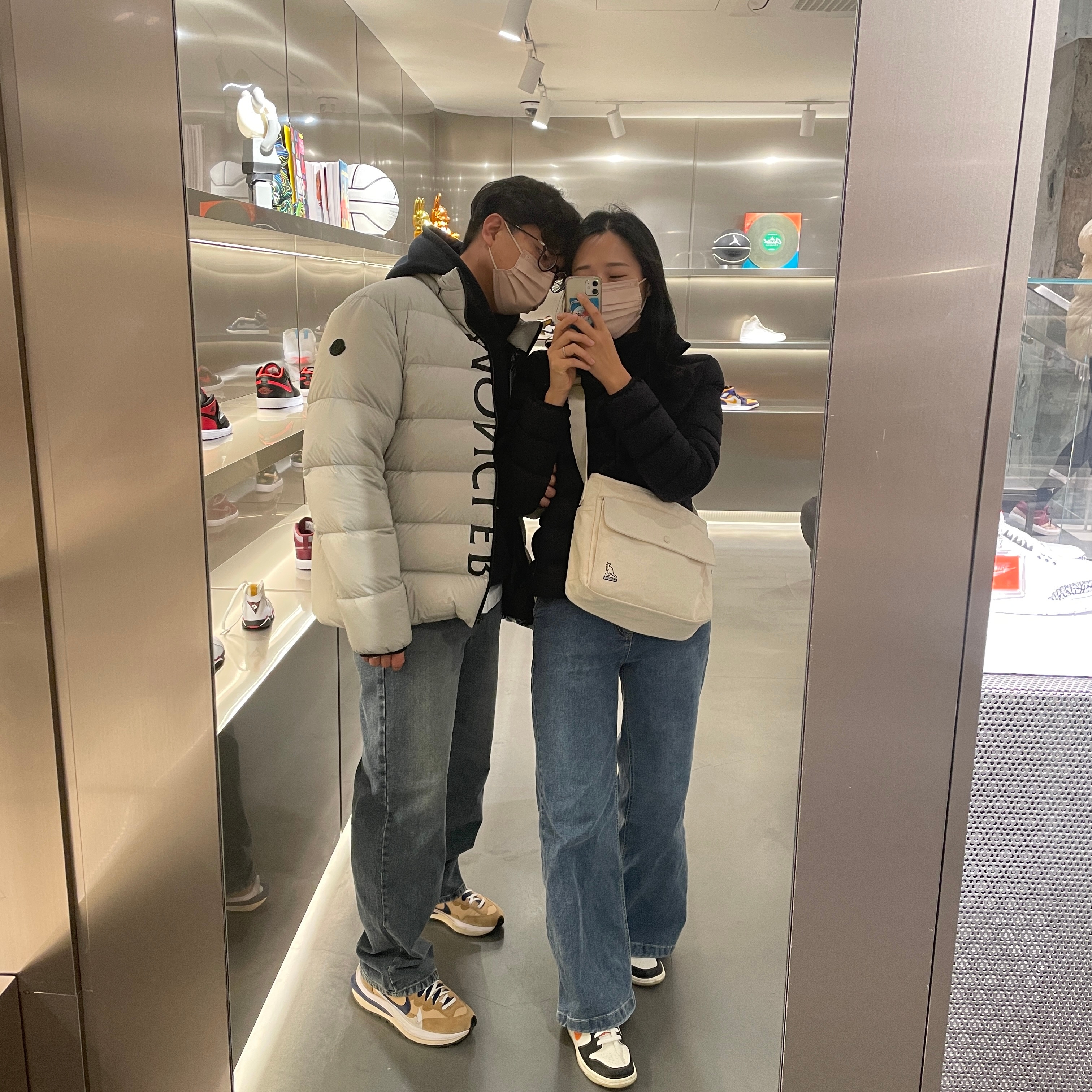 Moncler Dieng Short Down Jacket Light Grey - 22FW, (W) Moncler Cerces Short Down Jacket Black - 22FW 착용 스타일 - 1