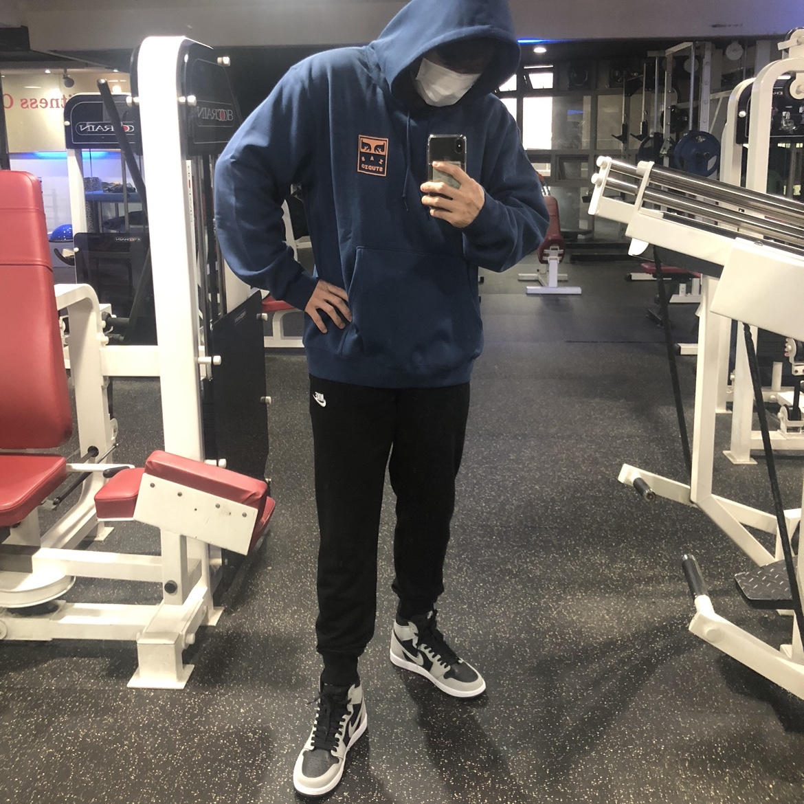 IAB Studio x Obey Eyes Icon Hoodie Oceana, Jordan 1 Retro High OG Shadow 2.0 착용 스타일