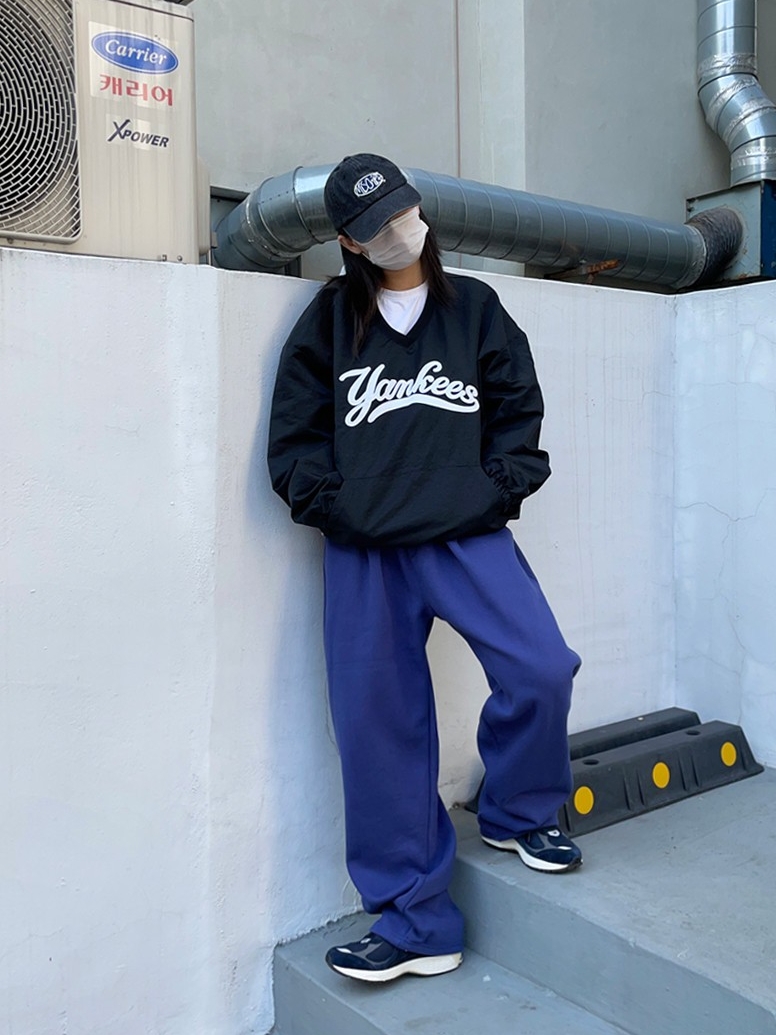 New Balance 2002R Eclipse Castlerock 착용 스타일 - 1