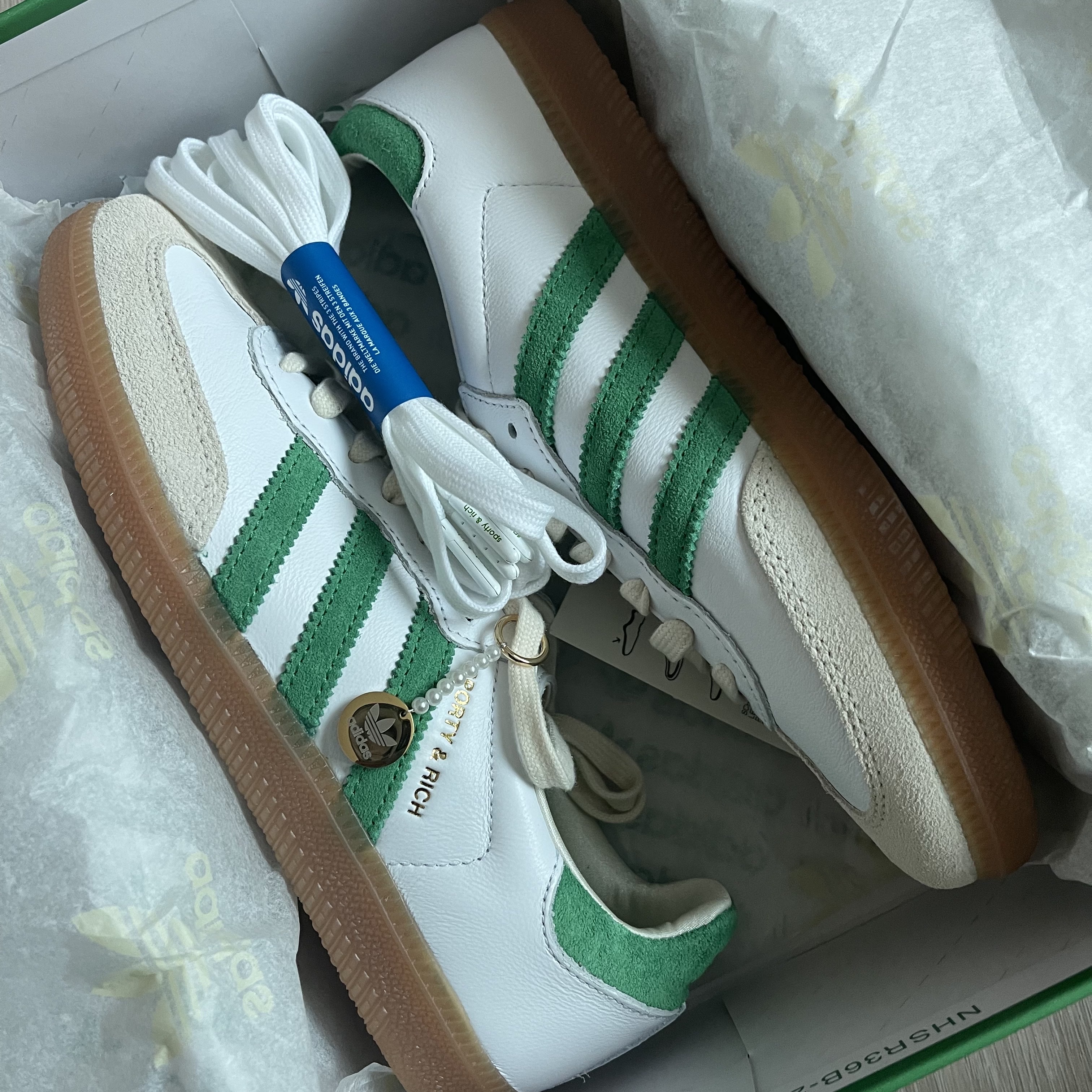 Adidas x Sporty & Rich Samba OG Cloud White Green 착용 스타일
