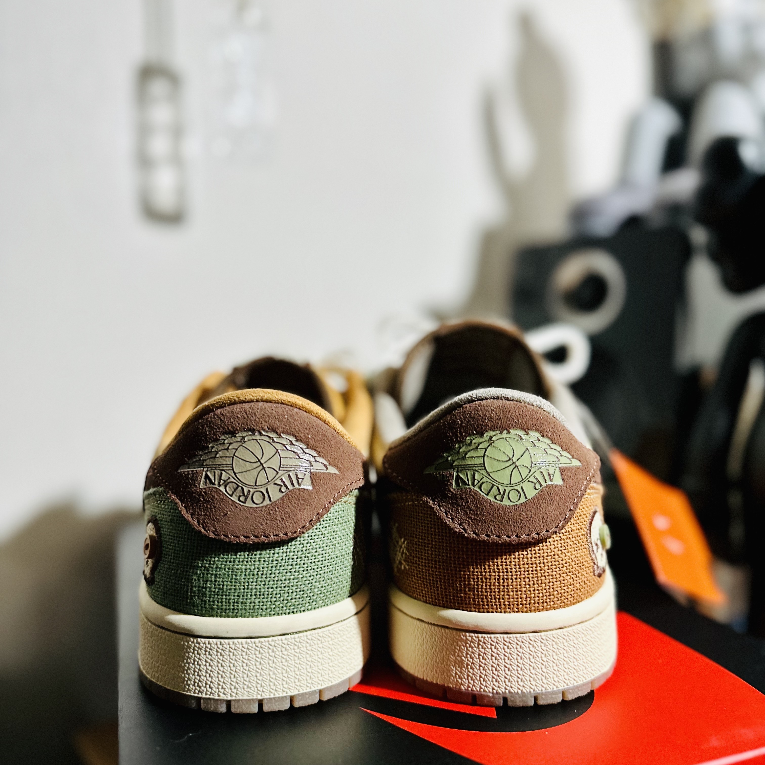 Jordan 1 x Zion Williamson Retro Low OG Flax and Oil Green 착용 스타일 - 3