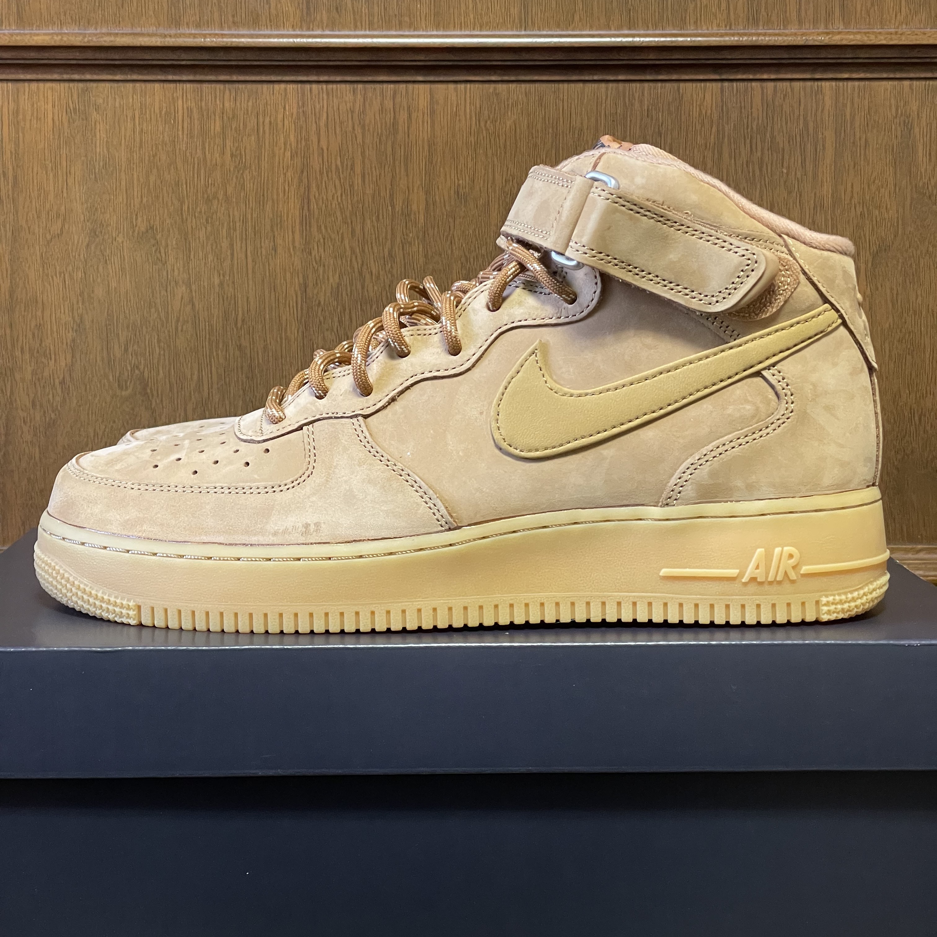 Nike Air Force 1 Mid '07 WB Flax 착용 스타일 - 1