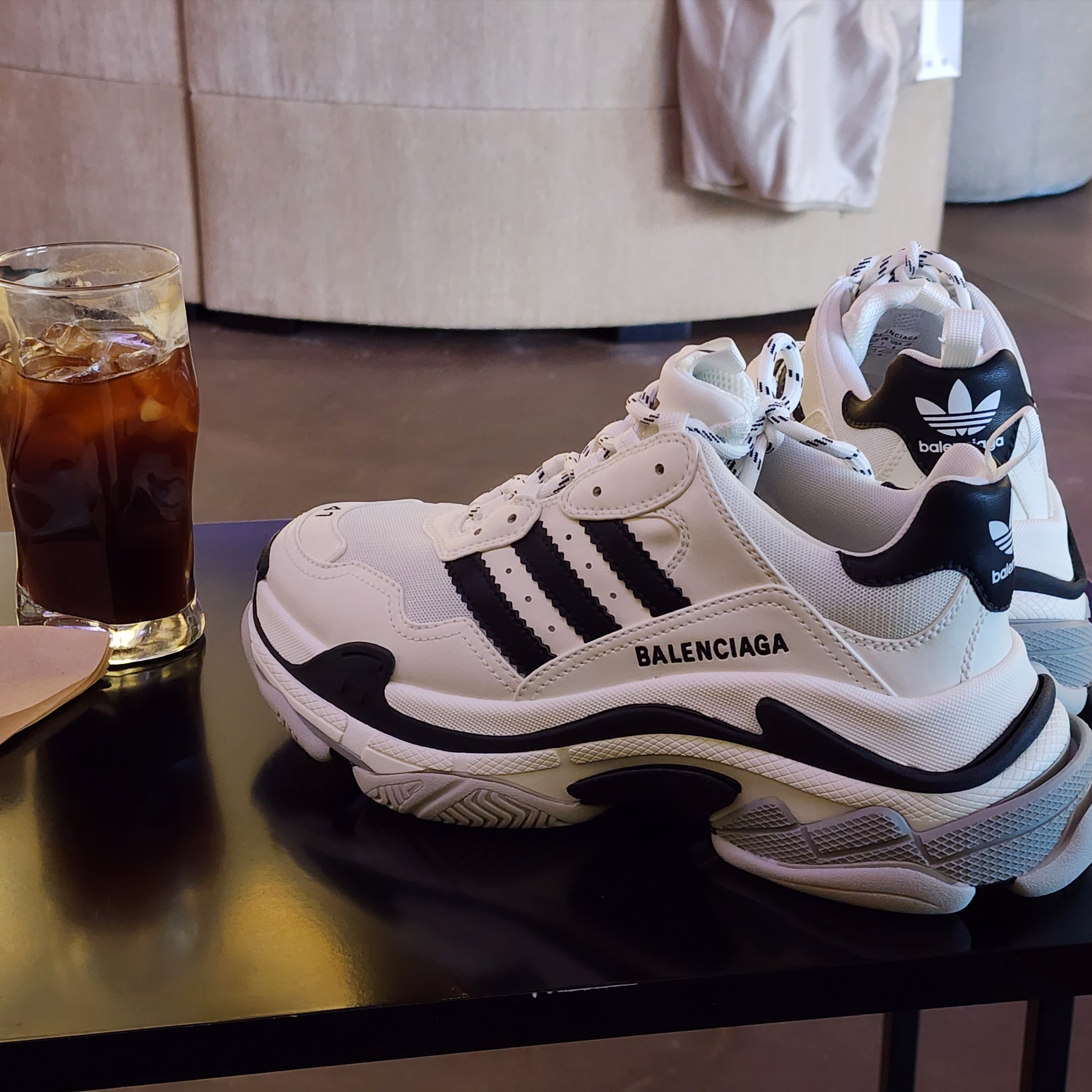 Balenciaga x Adidas Triple S Sneakers White Black 착용 스타일