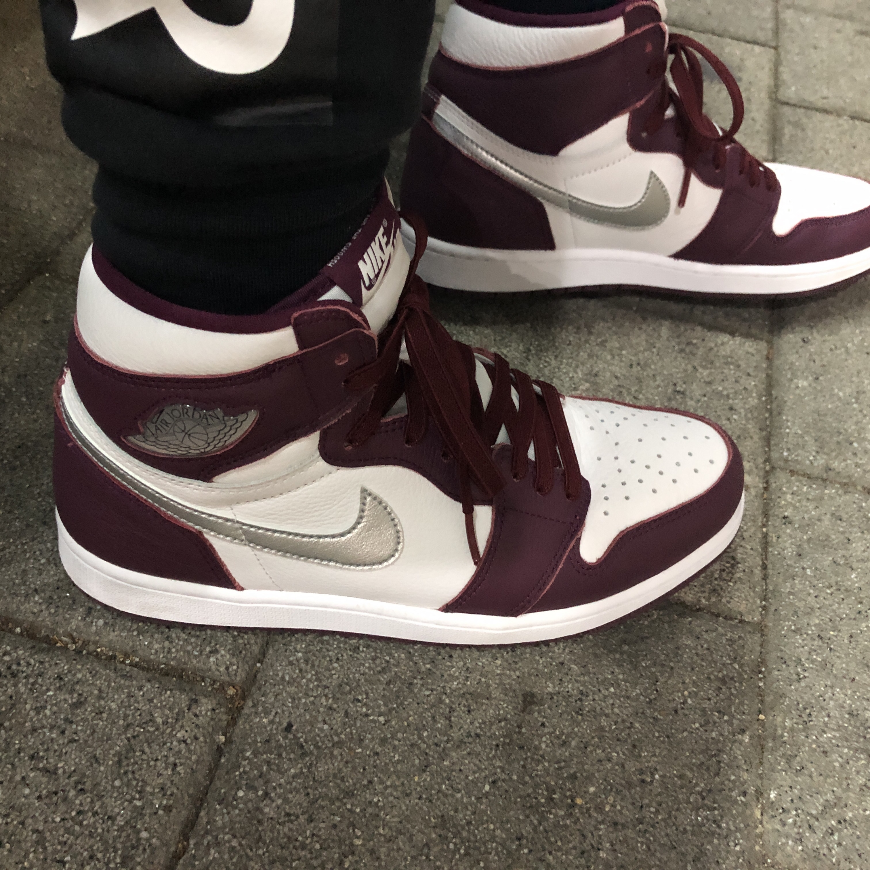 Jordan 1 Retro High OG Bordeaux 착용 스타일 - 3
