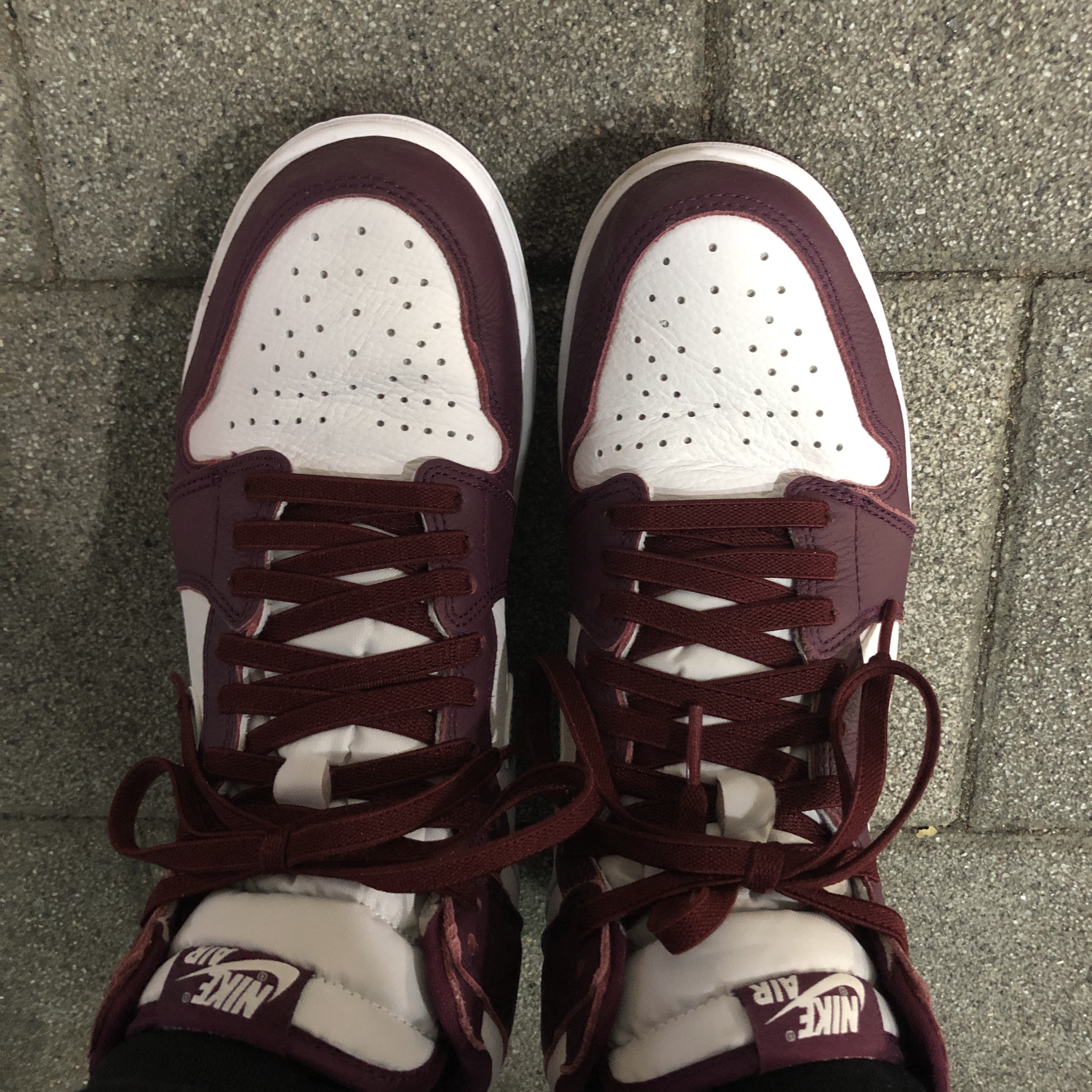 Jordan 1 Retro High OG Bordeaux 착용 스타일 - 1
