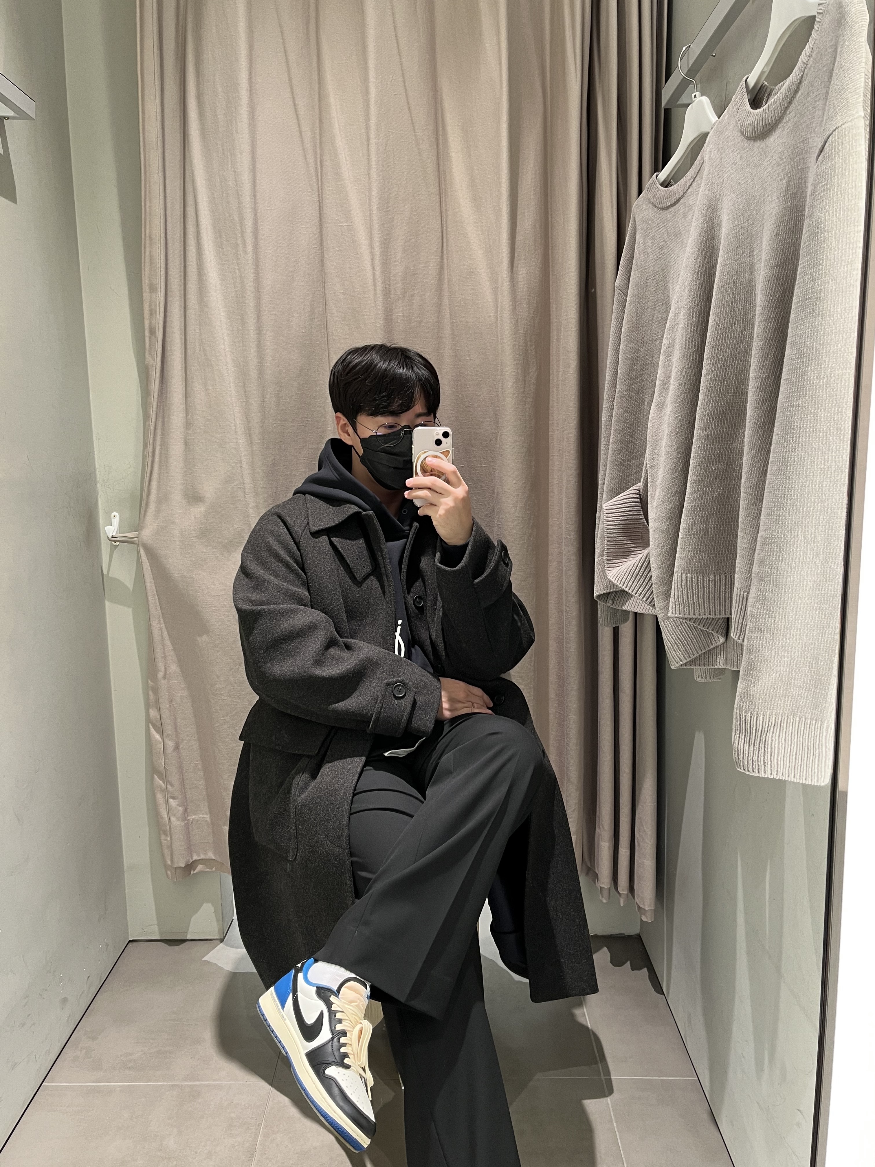 Jordan 1 x Travis Scott x Fragment Retro Low OG SP Military Blue, Jordan x Travis Scott x Fragment Hoodie Black (DJ0615-010) 착용 스타일