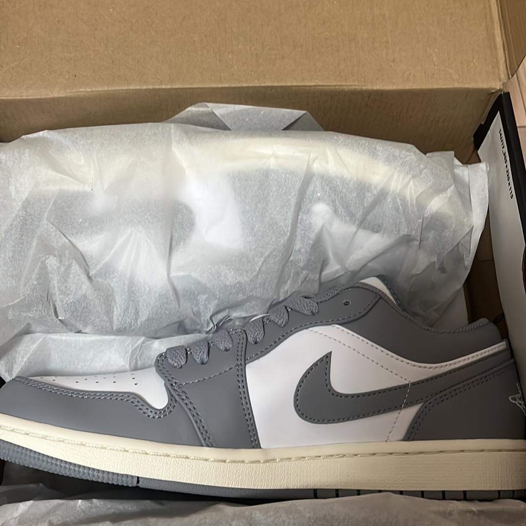 Jordan 1 Low Stealth and White 착용 스타일