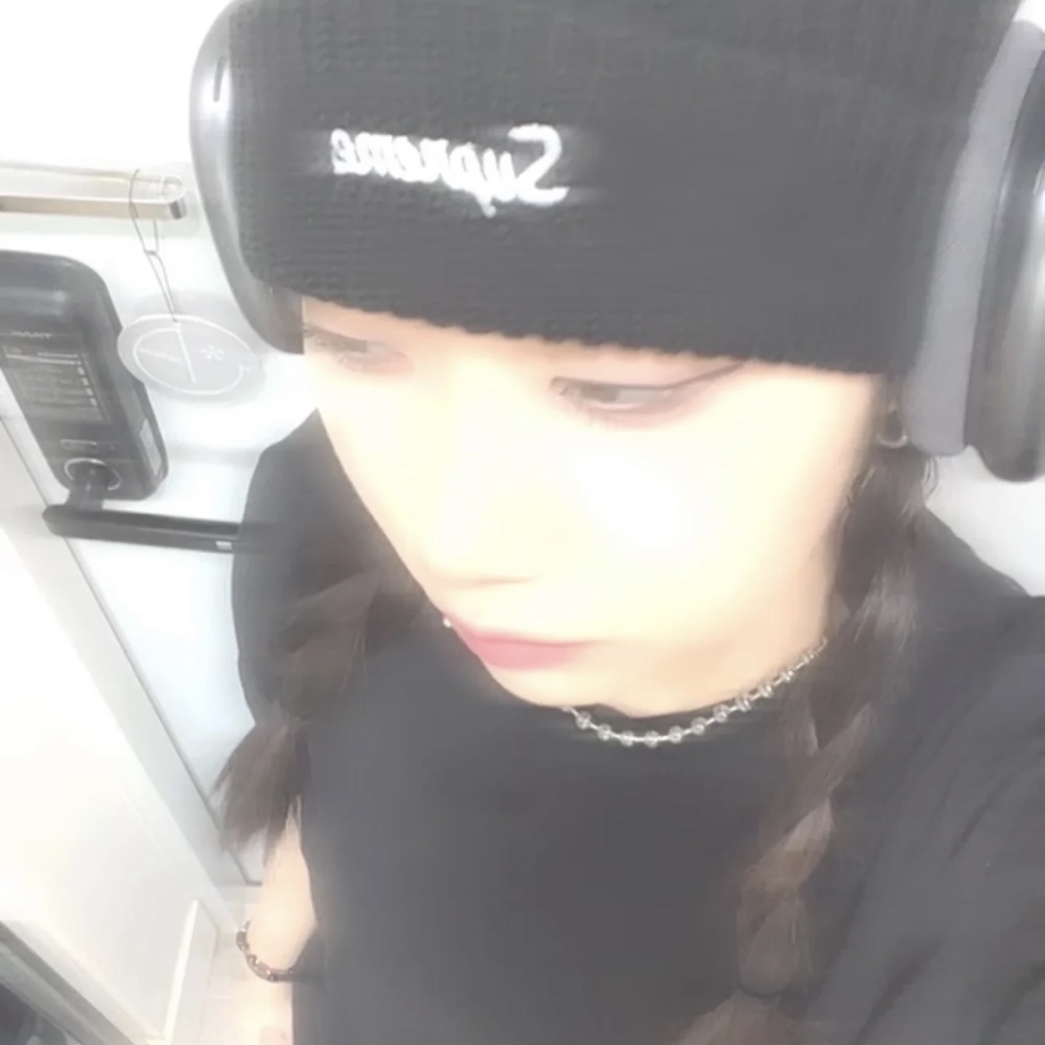 Supreme Loose Gauge Beanie Black, Apple AirPods Max Lightning Space Gray (Korean Ver.) 착용 스타일 - 1