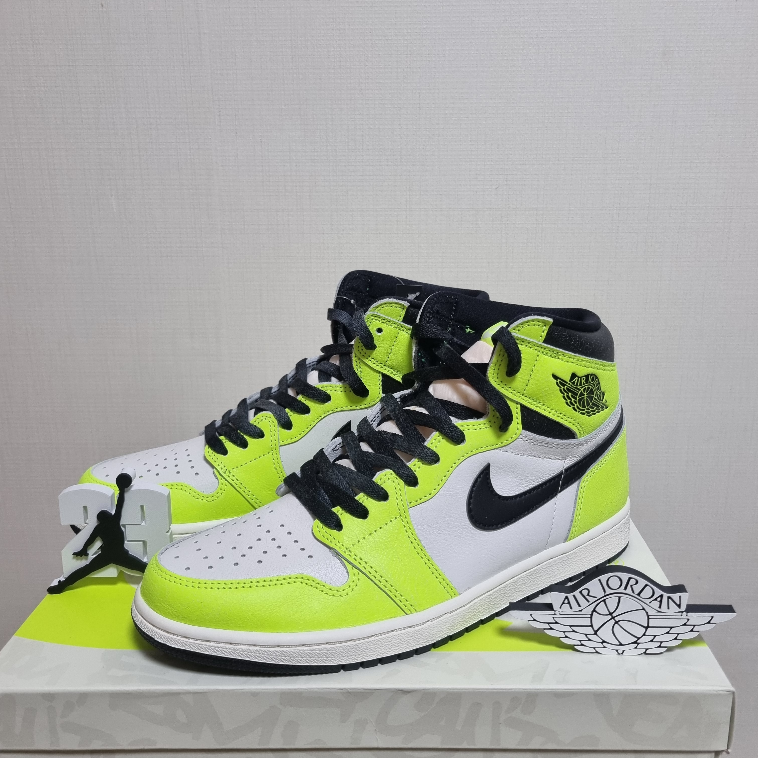 Jordan 1 Retro High OG Volt 착용 스타일 - 2