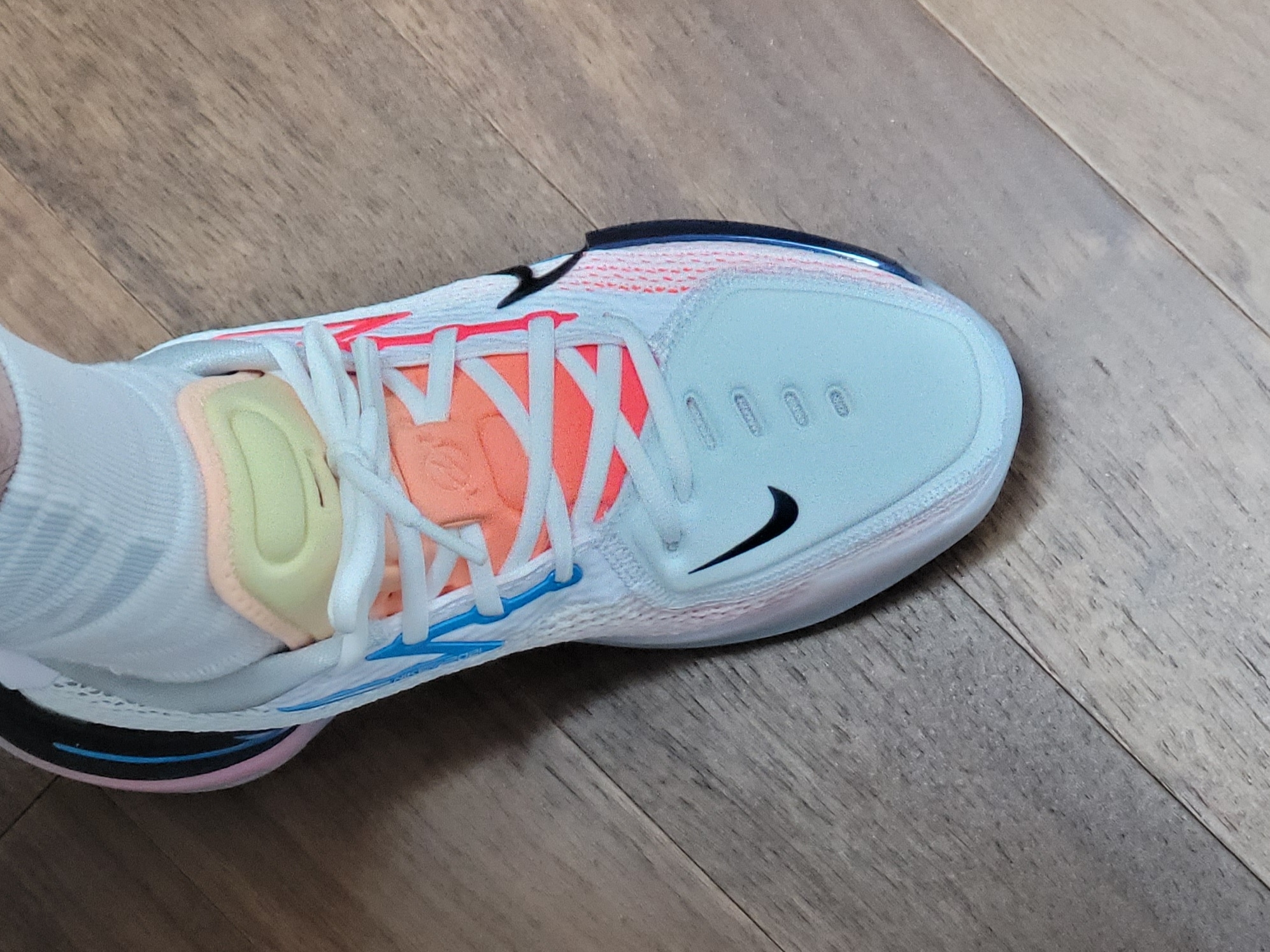 Nike Air Zoom GT Cut White Laser Blue 착용 스타일