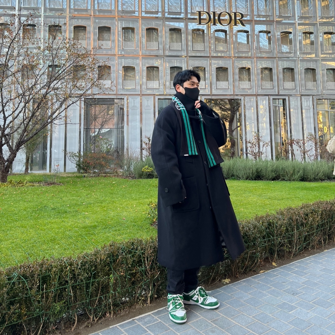 Undermycar Majanne Multi Button Oversized Wool Coat Black Oyster - 21FW, Nike x Off-White Dunk Low Pine Green 착용 스타일 - 3