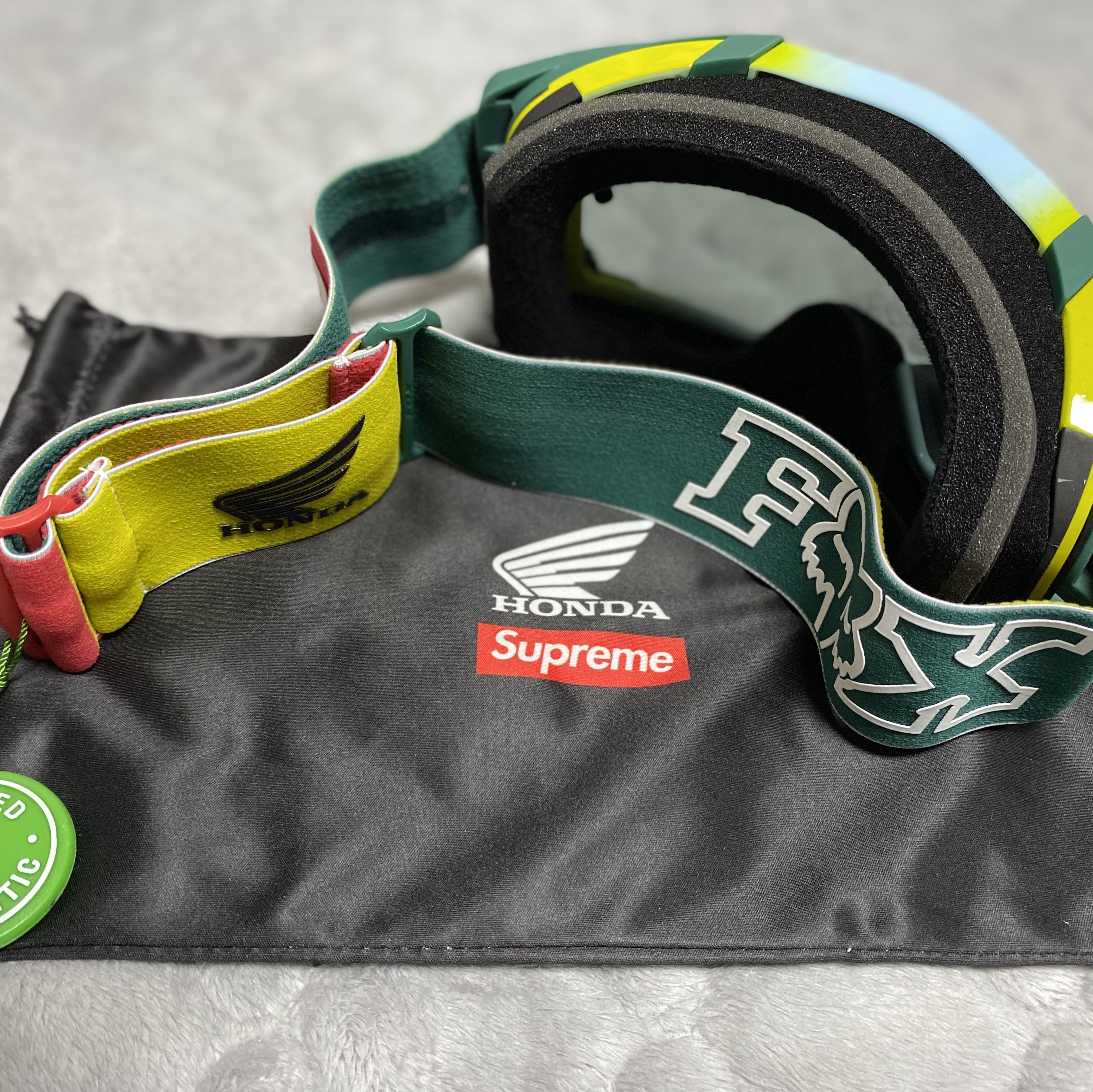Supreme x Honda x Fox Racing Vue Goggle Moss - 19FW 착용 스타일 - 3