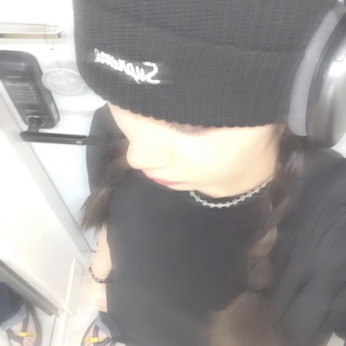 Supreme Loose Gauge Beanie Black, Apple AirPods Max Lightning Space Gray (Korean Ver.) 착용 스타일 - 2
